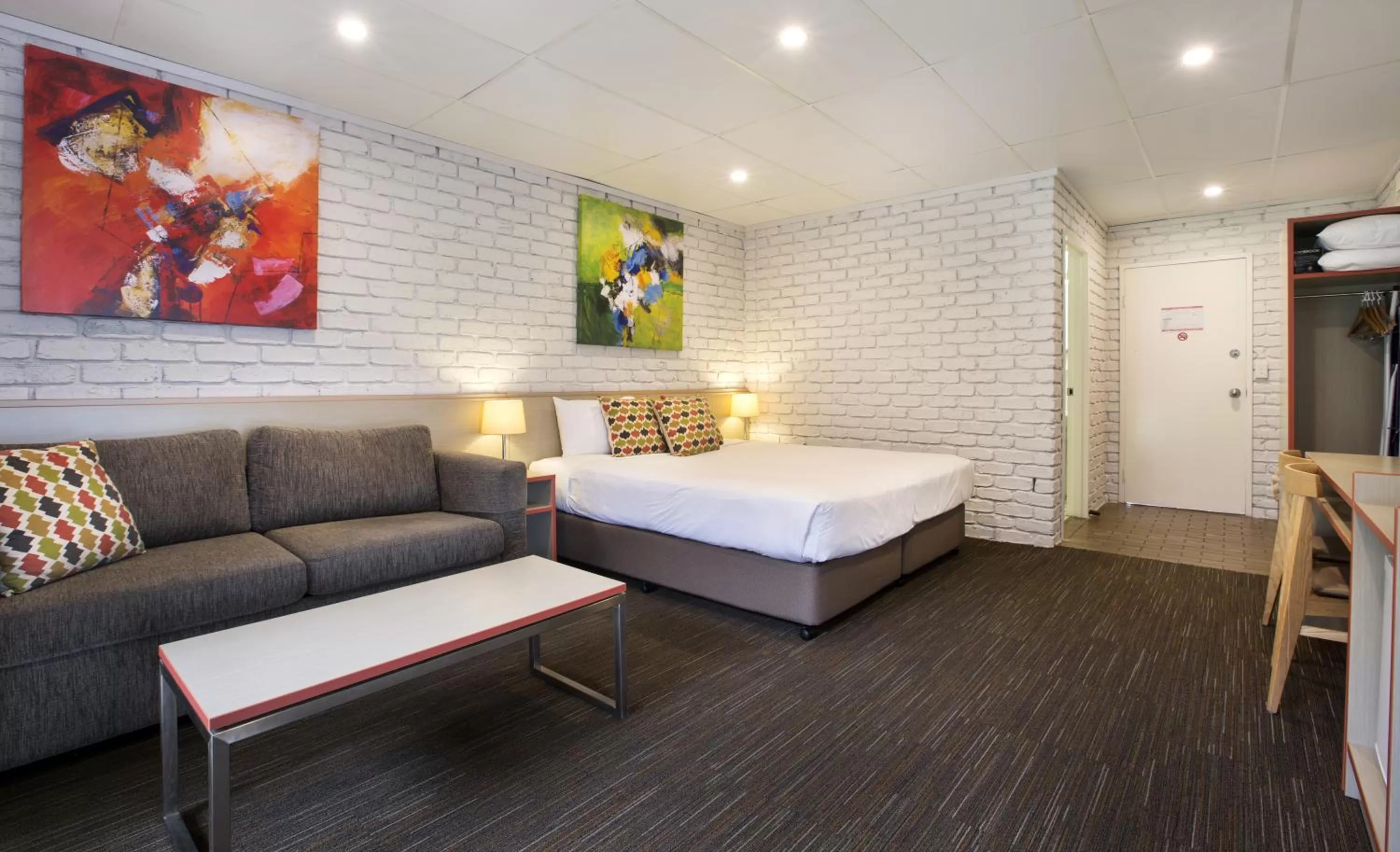 Bed in Villa Noosa Hotel