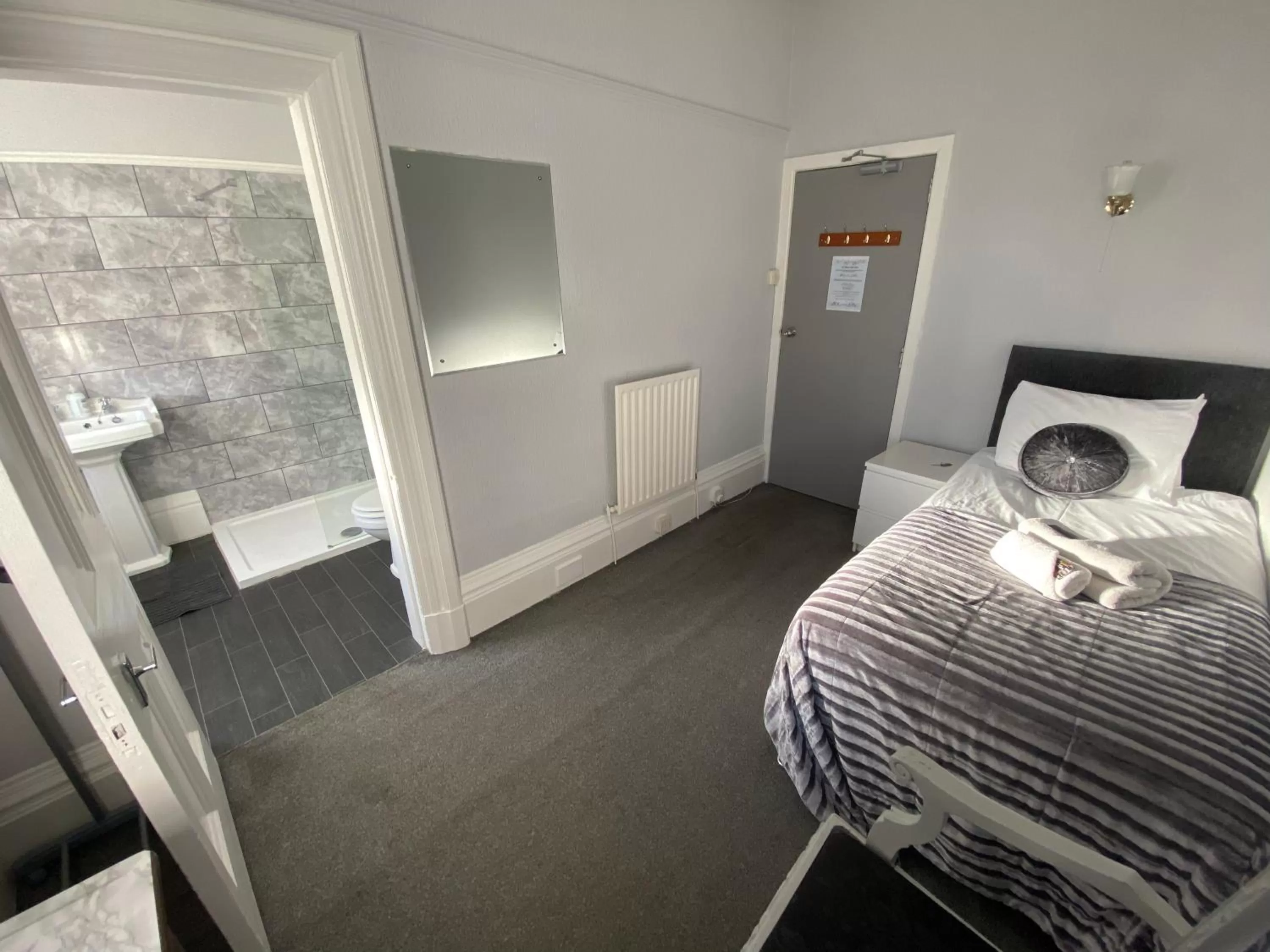 Photo of the whole room, Bed in St Andrews house Hotel