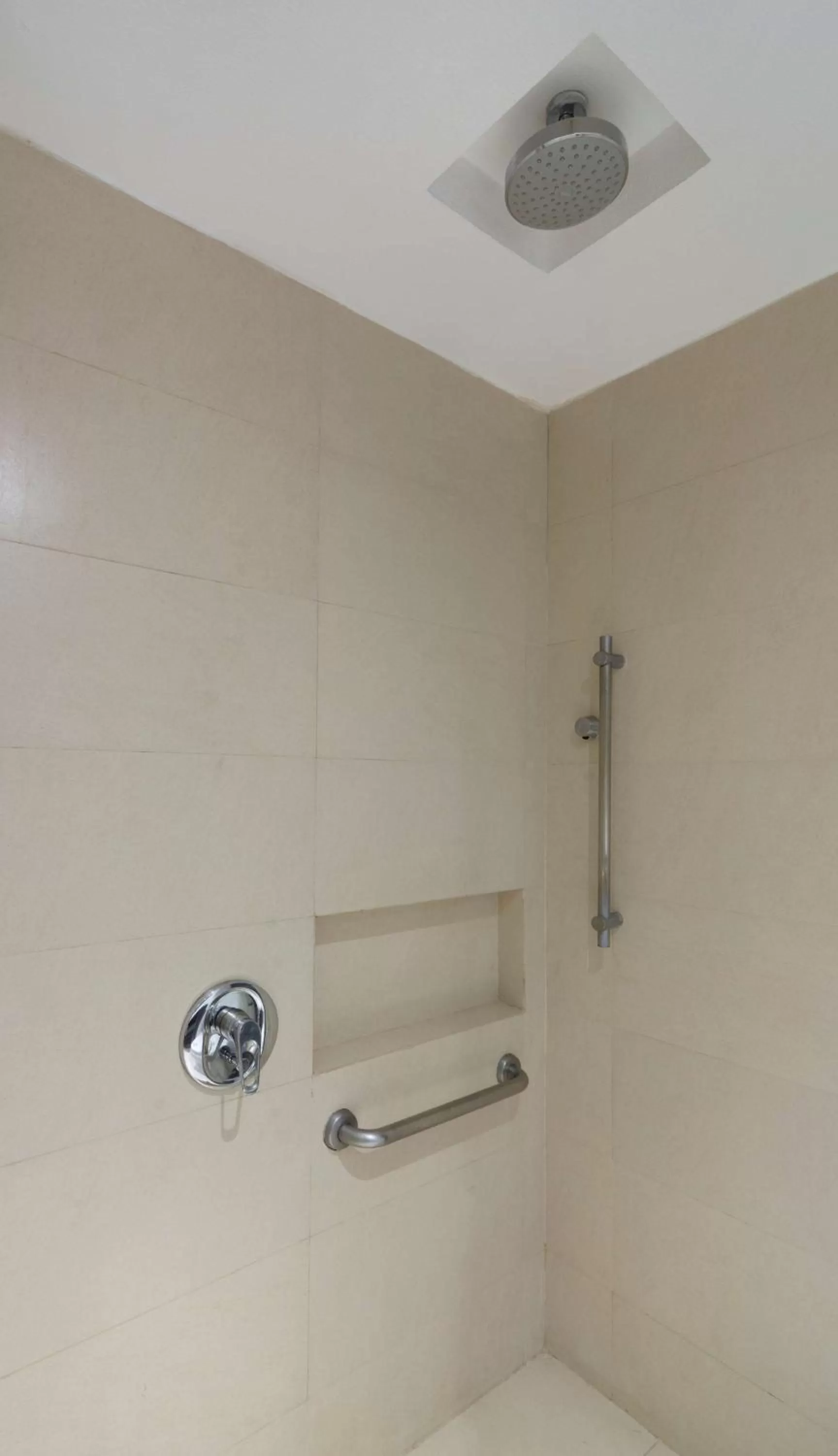 Bathroom in Hampton by Hilton Veracruz Boca Del Rio