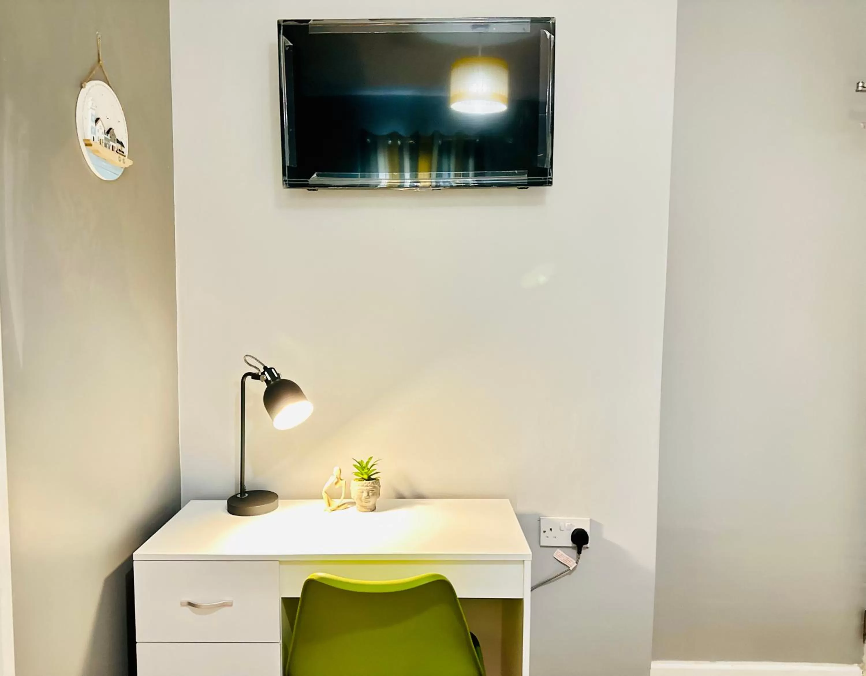 TV and multimedia, TV/Entertainment Center in Sandys Holidays Home