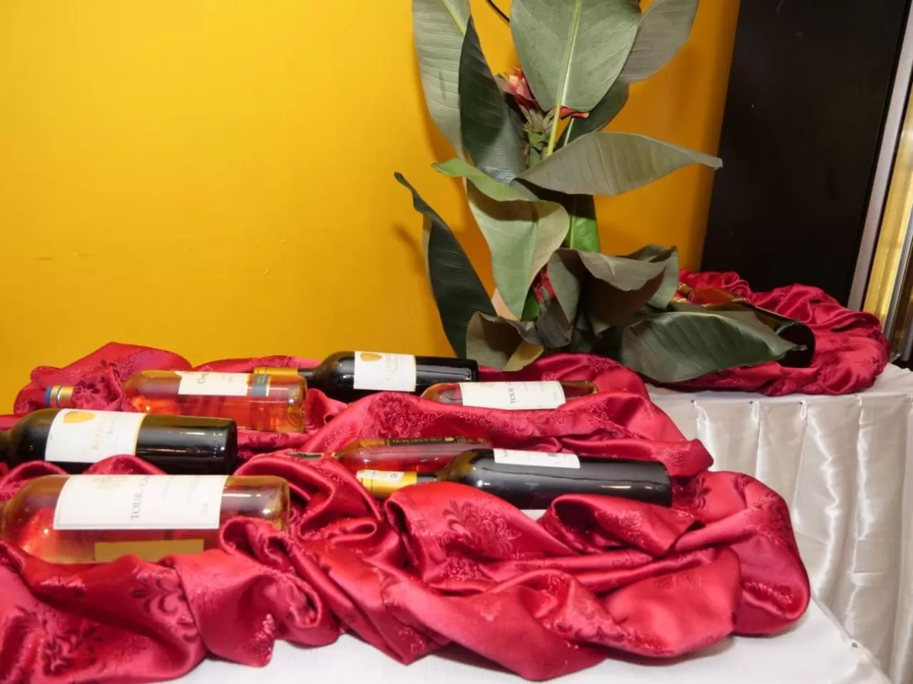 Restaurant/places to eat in Marriot Metropolitan Hotel