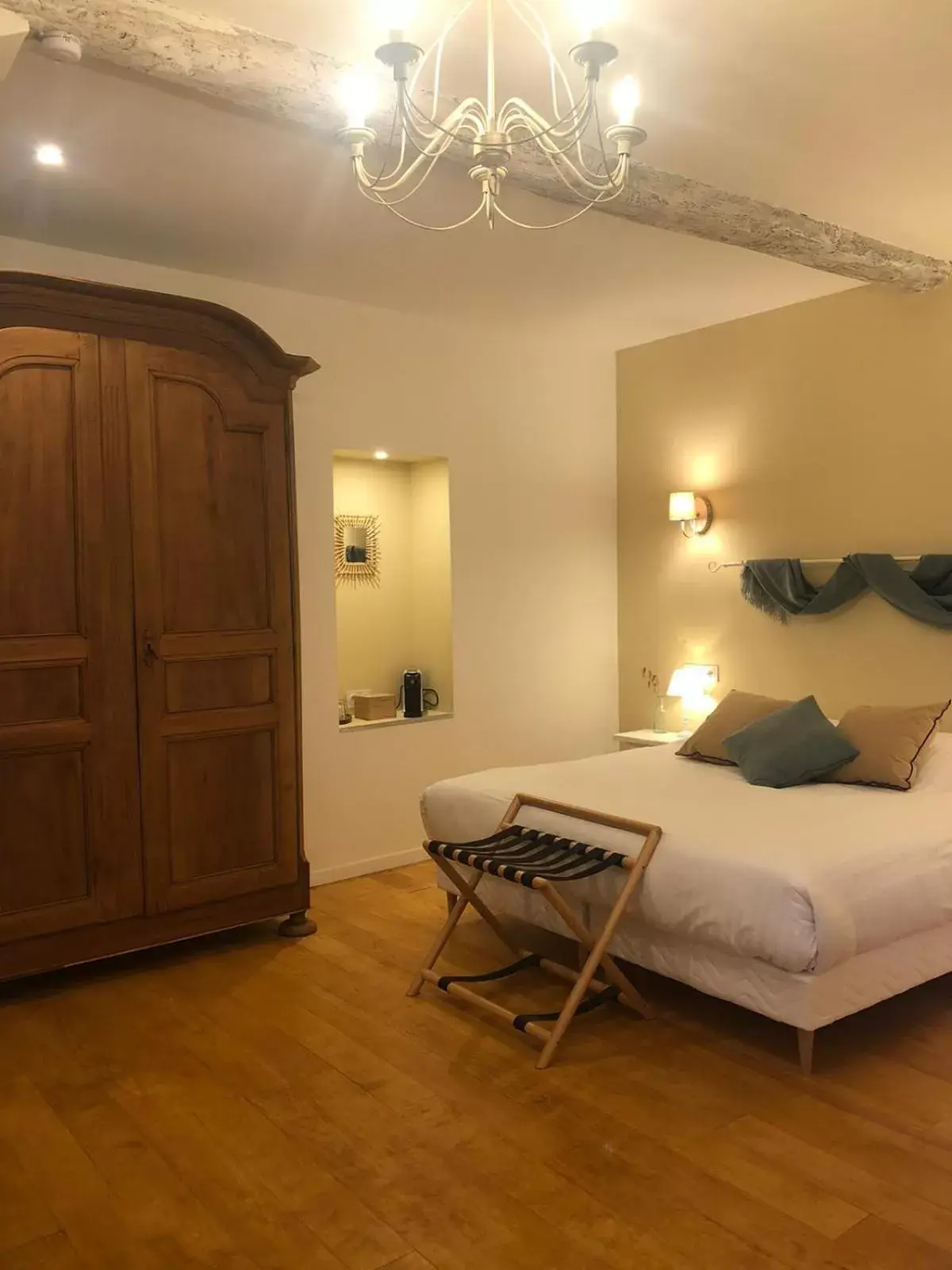 Double Room in Château le Bouïs Double Room in Château le Bouïs