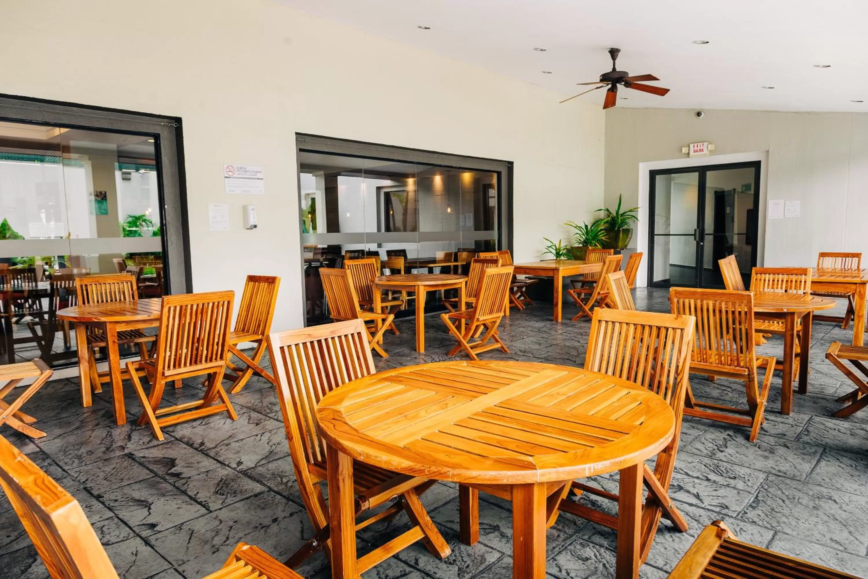 Restaurant/places to eat in Holiday Inn San Salvador by IHG