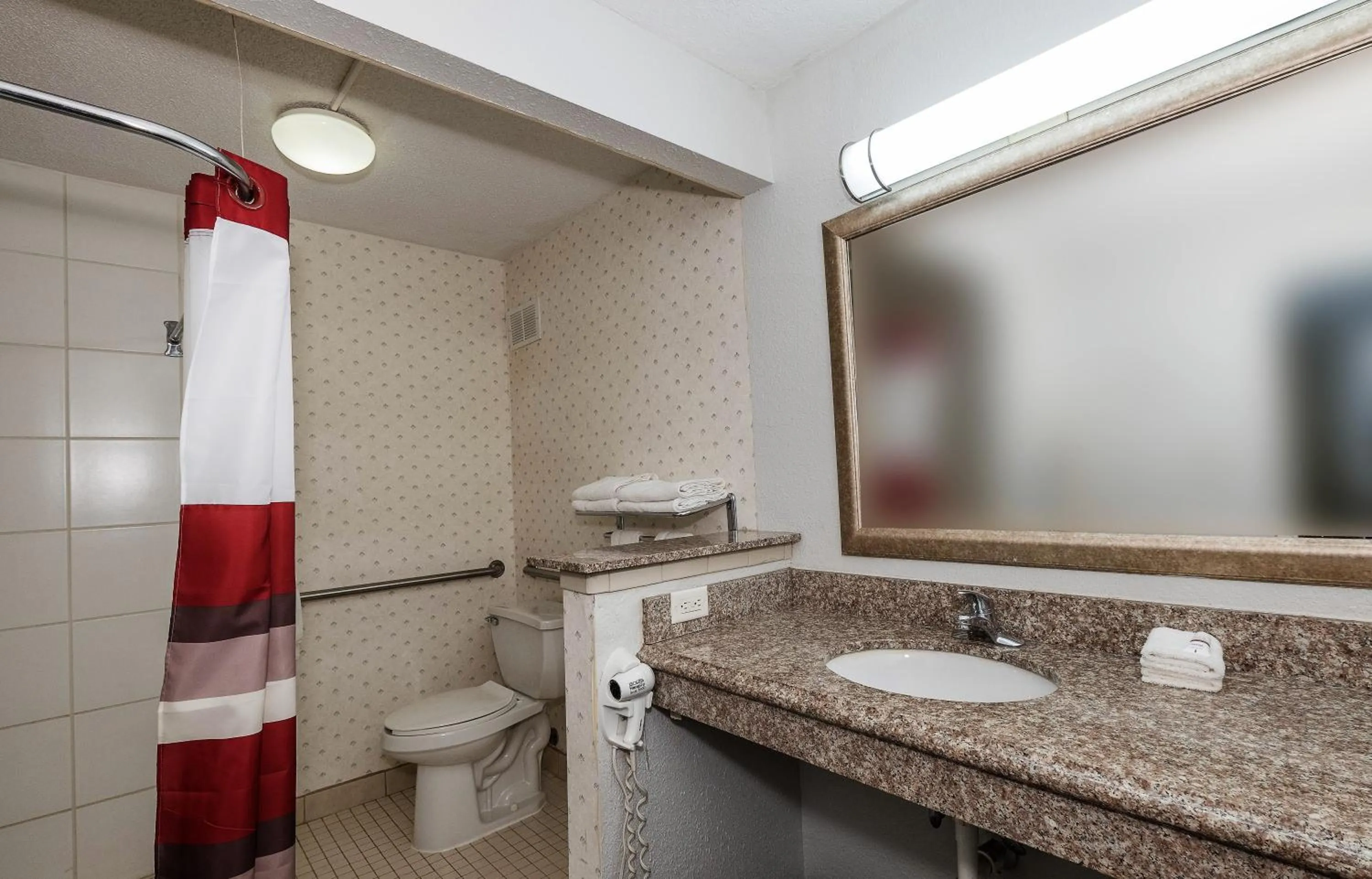 Bathroom in Horizon Inn & Suites