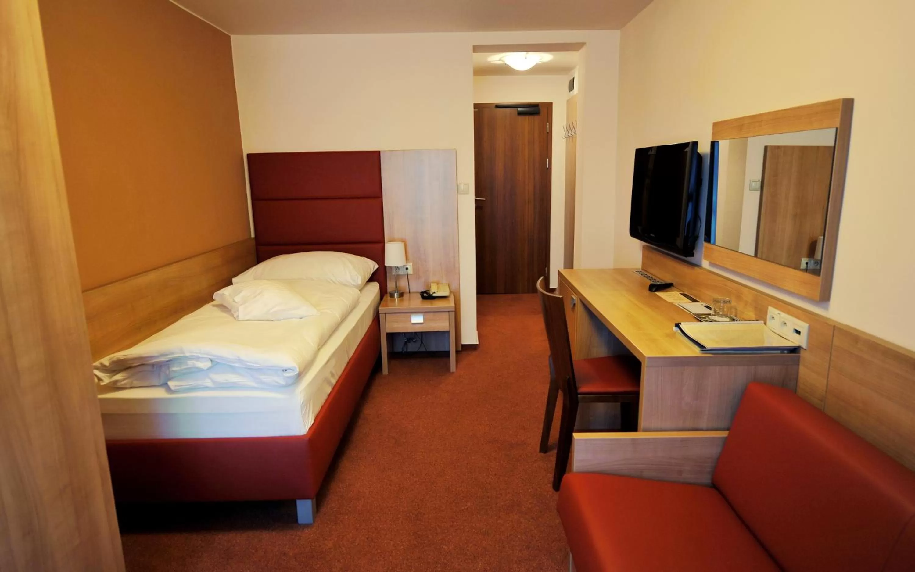 Photo of the whole room, Bed in Hotel Club