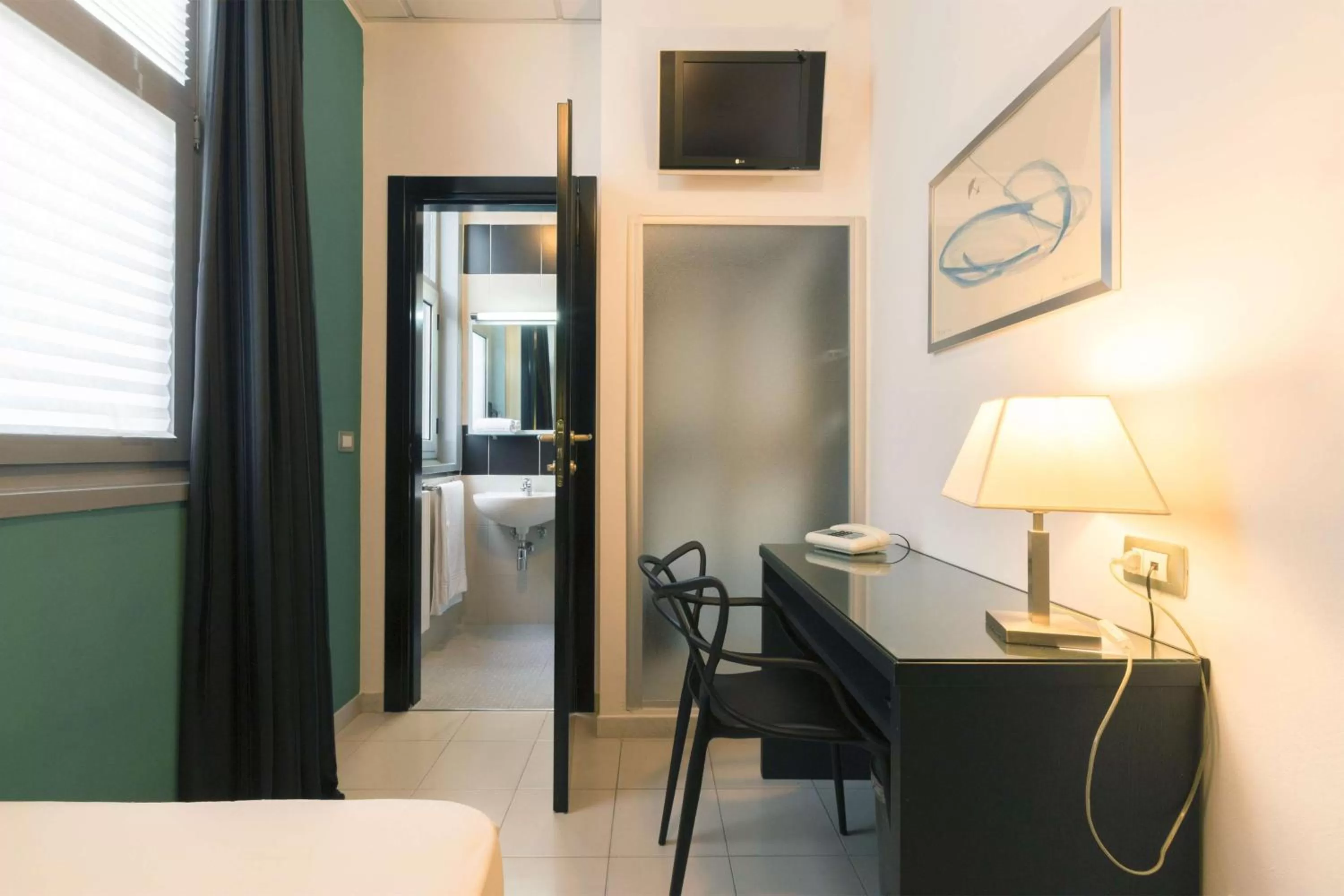 Photo of the whole room, Bed in Executive Business Hotel