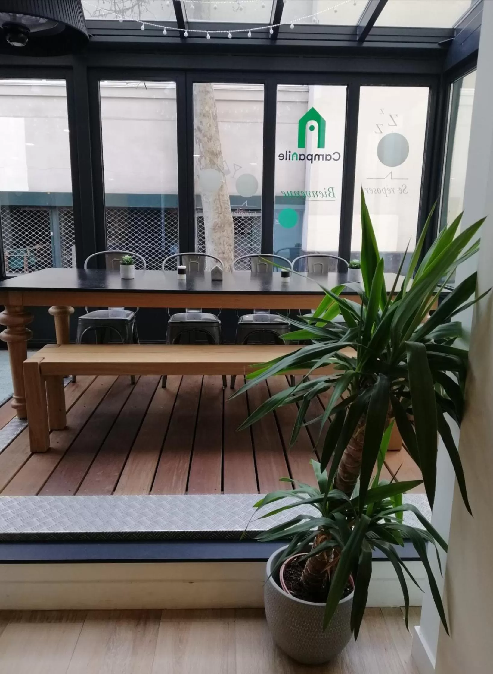 Lounge or bar in CAMPANILE PARIS - Clichy Centre