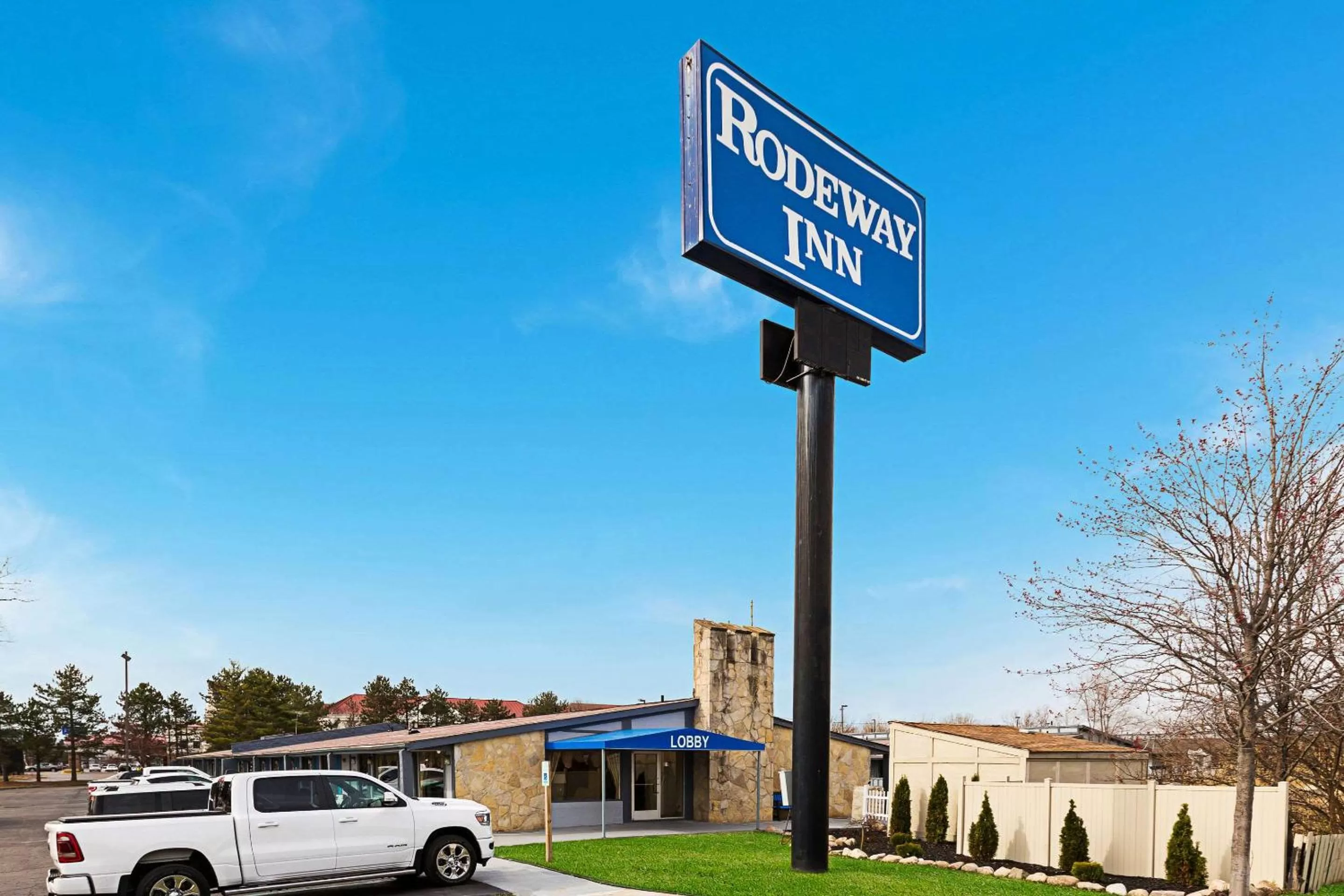 Property building in Rodeway Inn Metro Airport