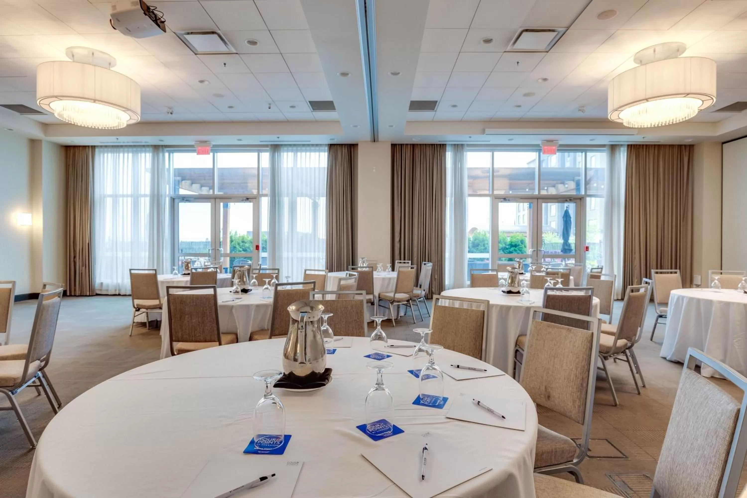 Meeting/conference room in Four Points by Sheraton Kelowna Airport