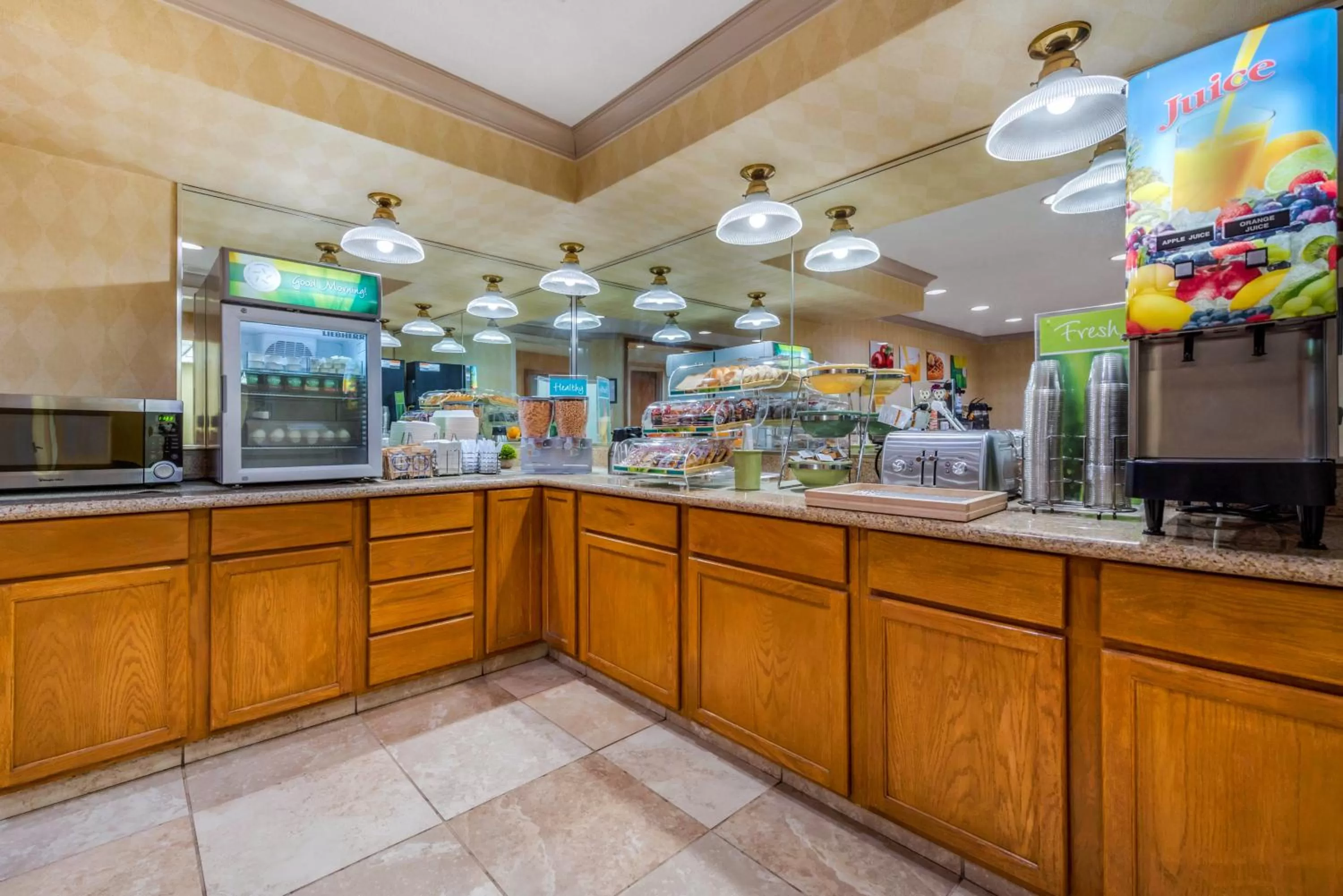 Breakfast in Quality Inn Fort Wayne