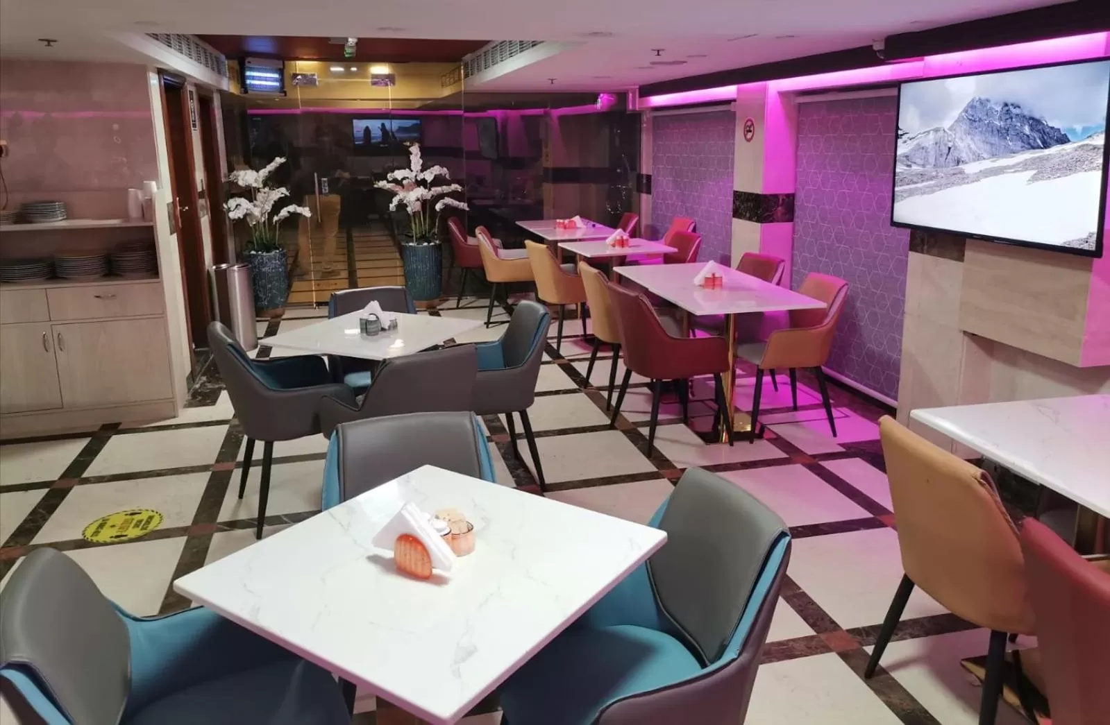 Restaurant/places to eat in Saffron Hotel