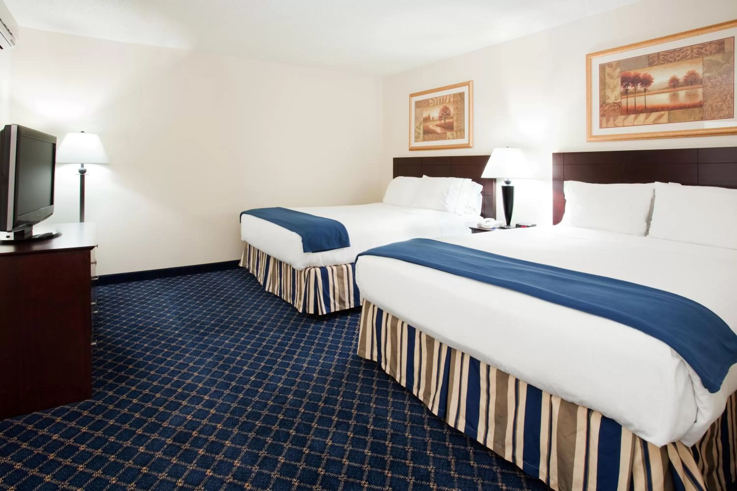Photo of the whole room, Bed in Holiday Inn Express Hotel & Suites Torrington by IHG