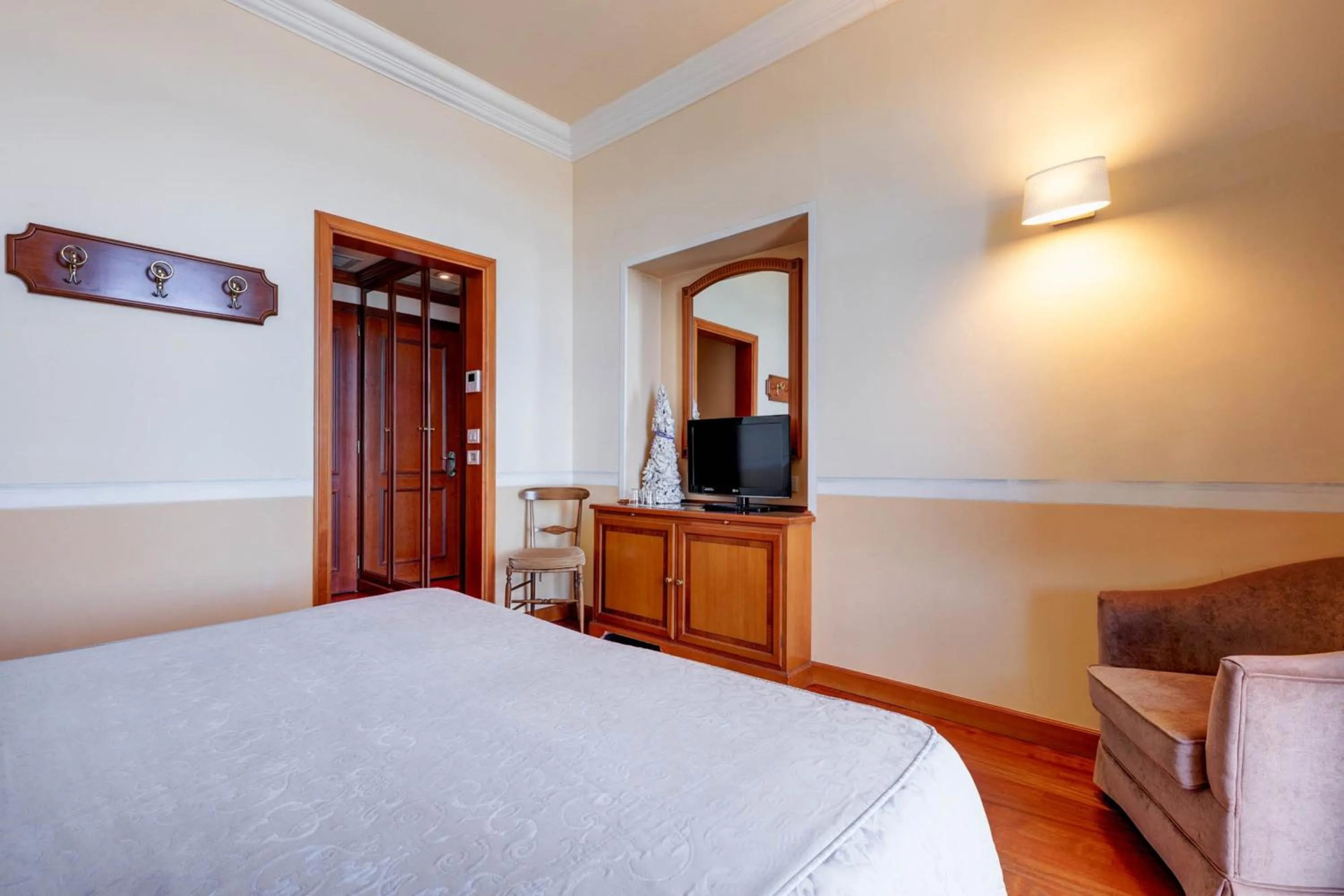 Bed in Hotel Continental