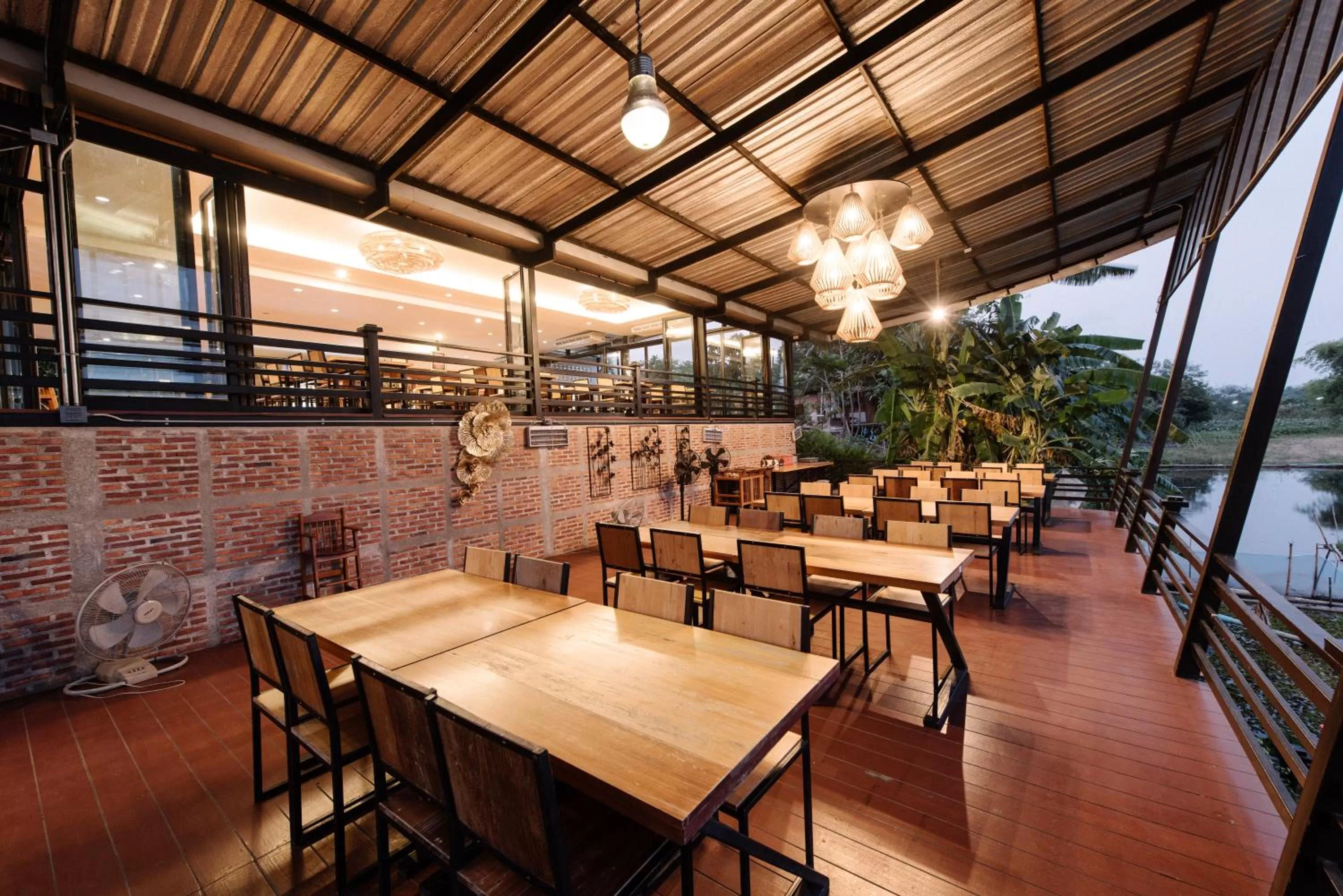 Restaurant/places to eat in Sakarin Valley Resort