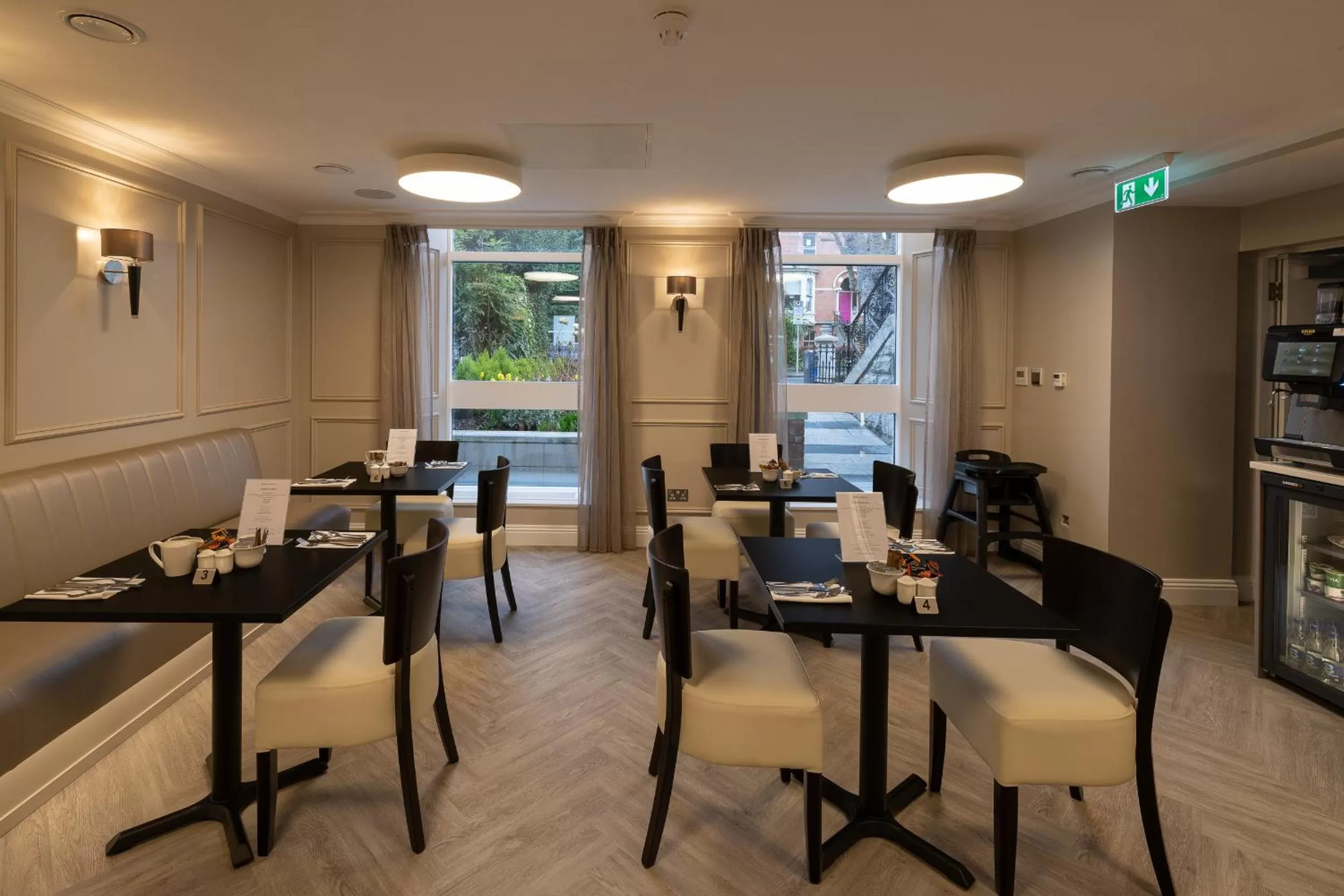 Restaurant/places to eat in Roxford Lodge Hotel