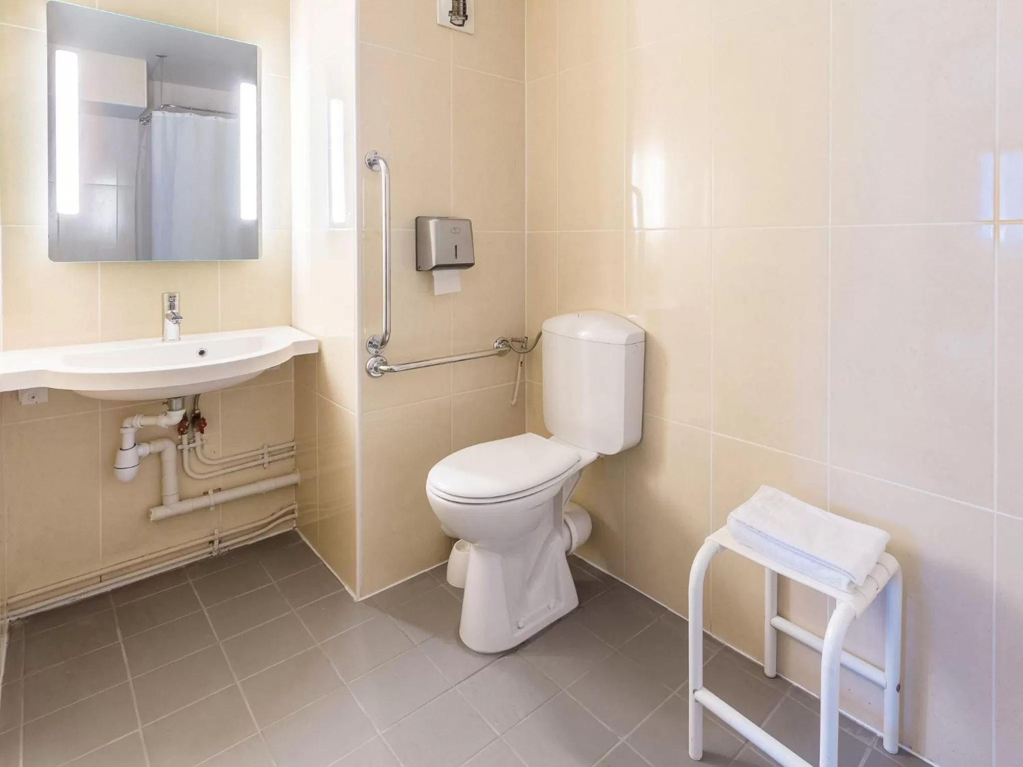 Bathroom in B&B HOTEL Angers 2 Université