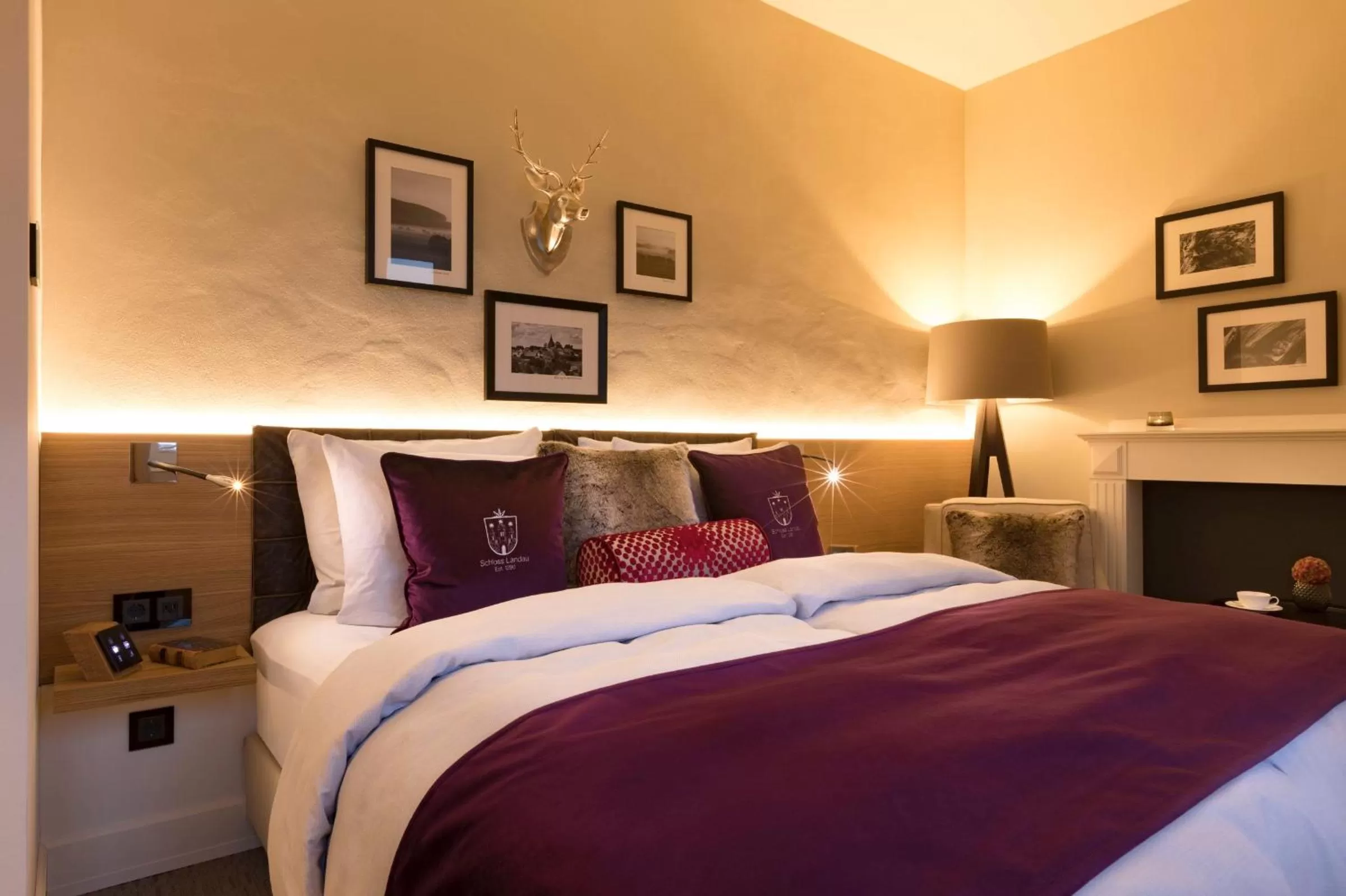 Photo of the whole room, Bed in Hotel Brunnenhaus Schloss Landau