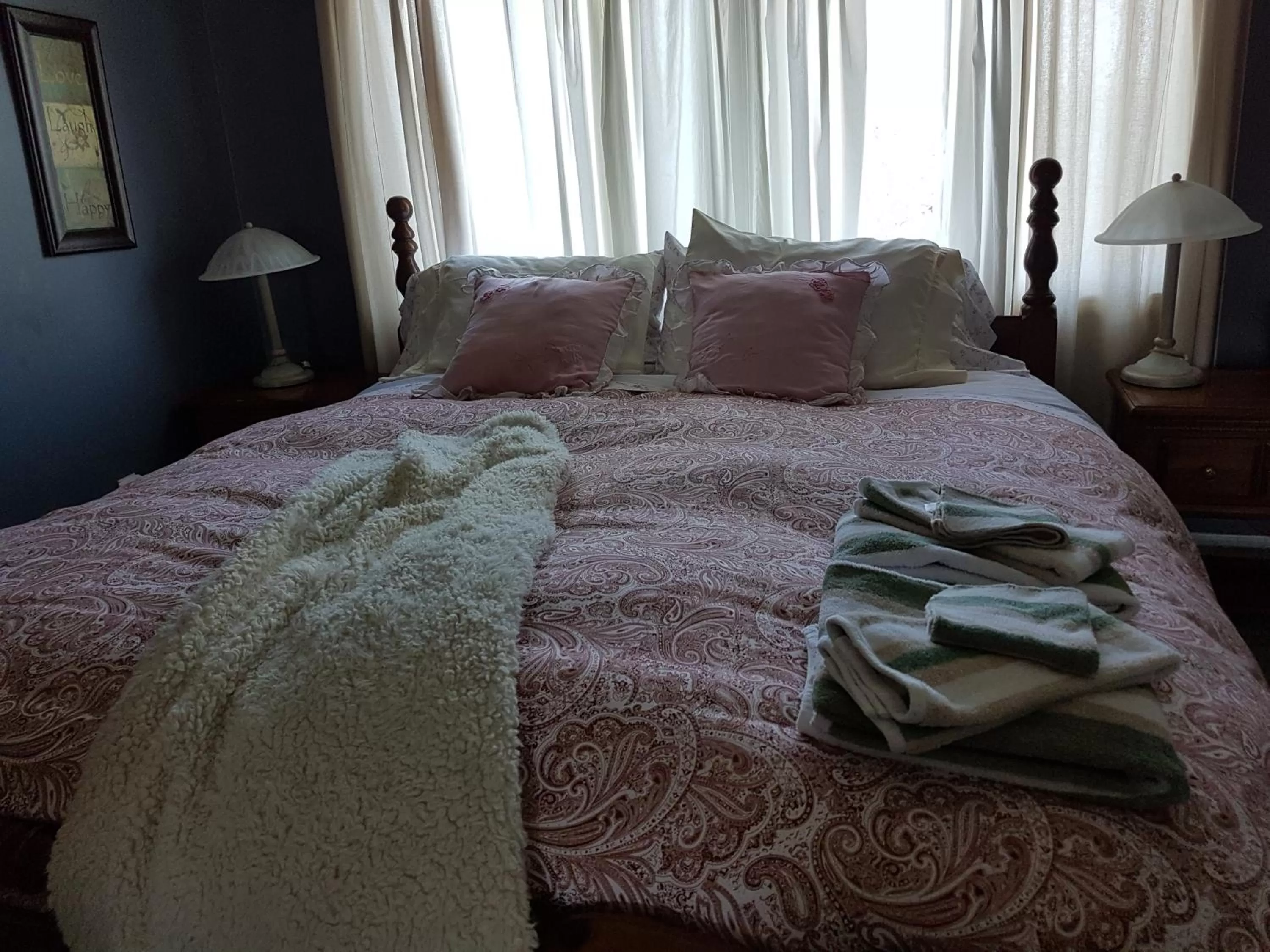 Bed in Ye Olde Walkerville Bed & Breakfast