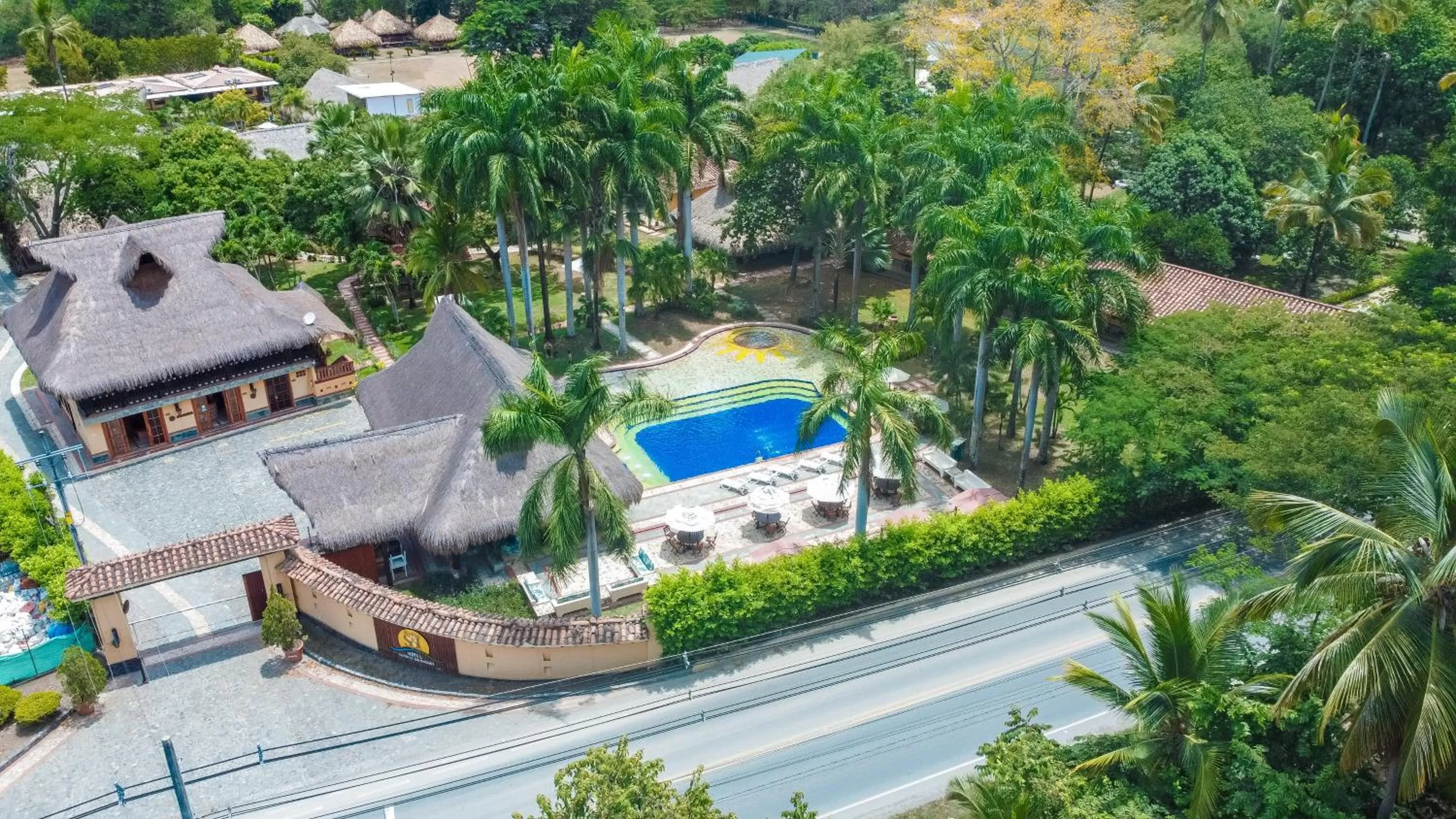 Pool view, Bird's-eye View in Hotel Portón del Sol