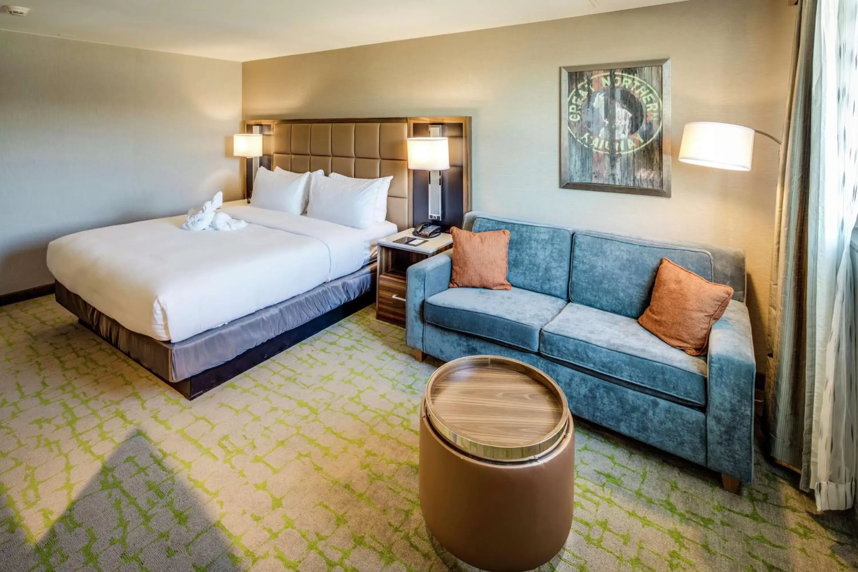 King Room with Sofa and River View in DoubleTree by Hilton Huntington, WV King Room with Sofa and River View in DoubleTree by Hilton Huntington, WV