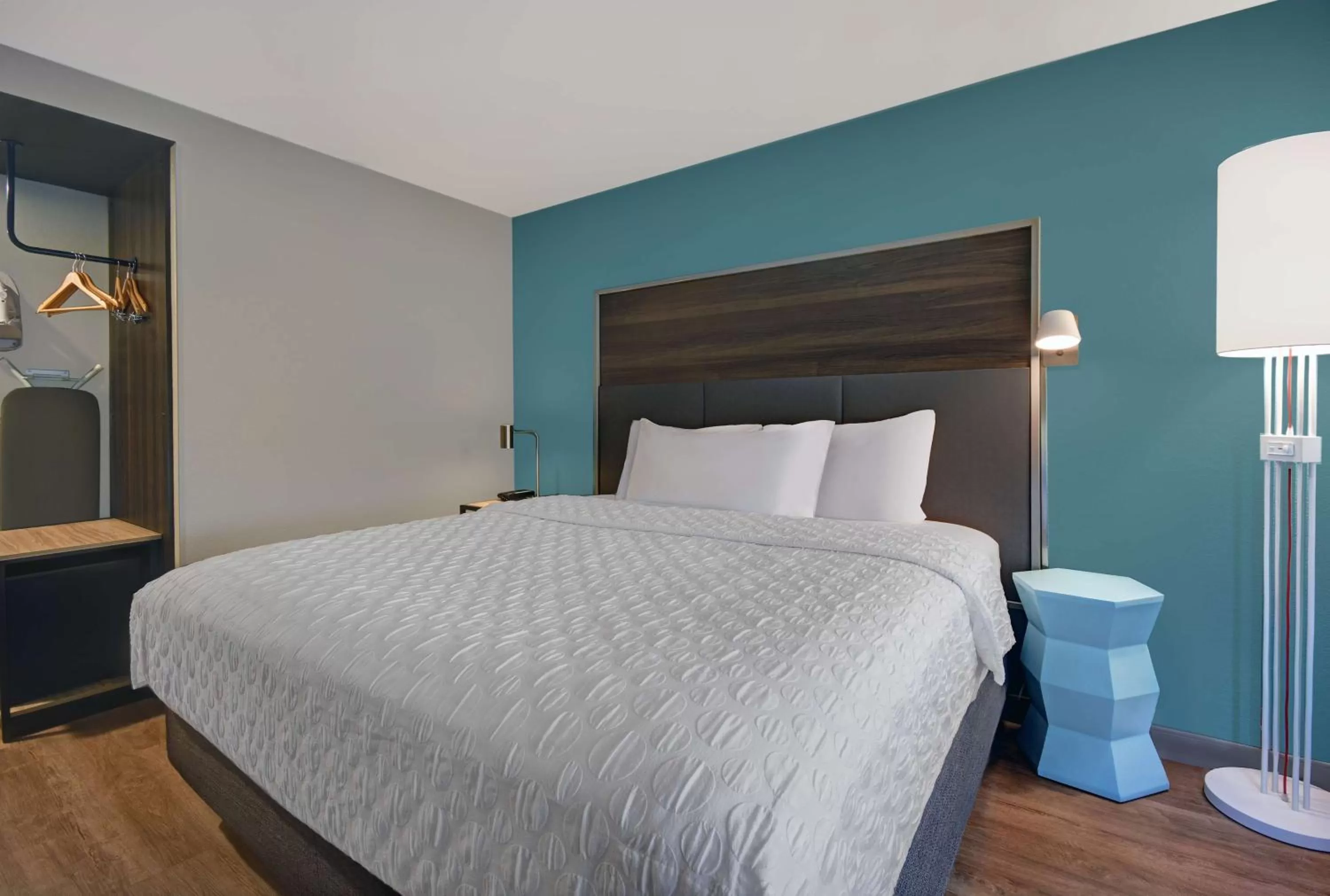 Bed in Tru By Hilton Gaylord, Mi