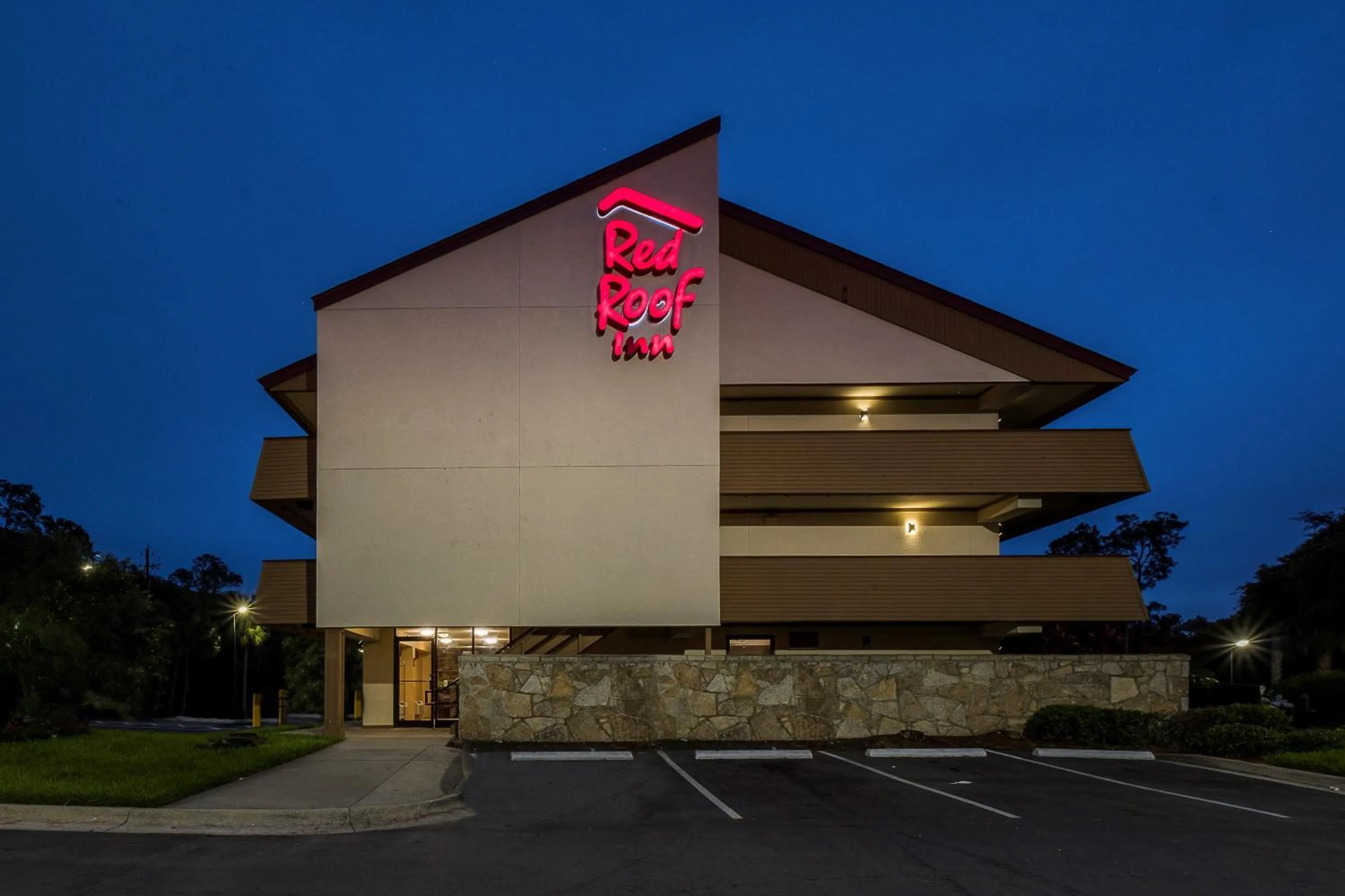 Property building in Red Roof Inn Tampa - Brandon