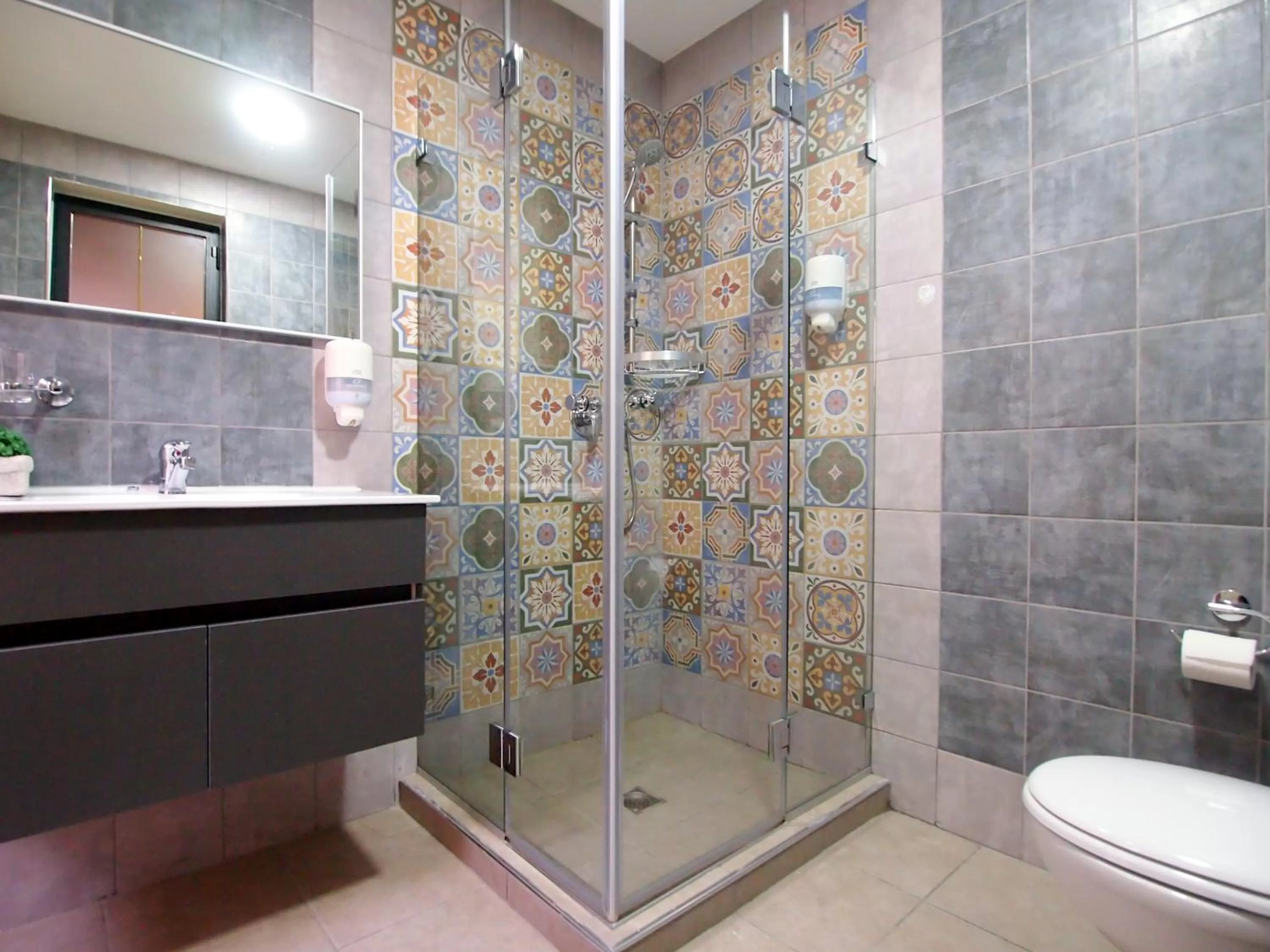 Bathroom in New Imperial Hotel