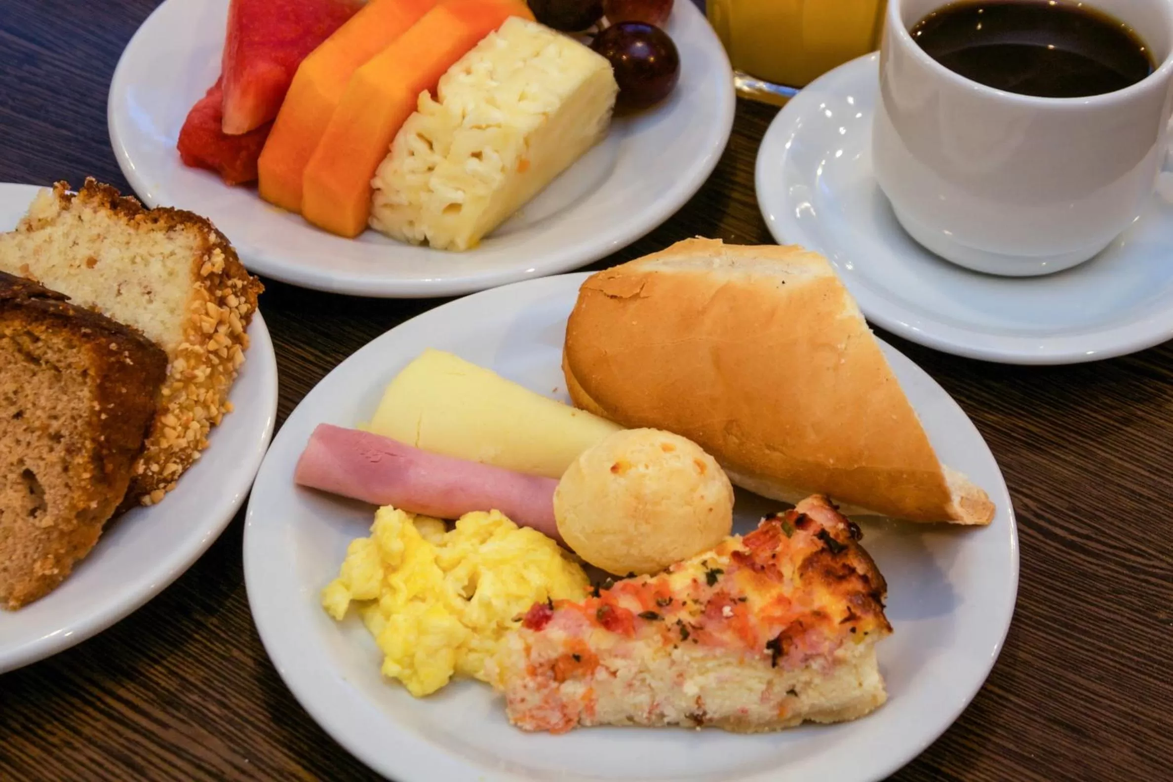 Buffet breakfast in Bristol Centro Civico Curitiba