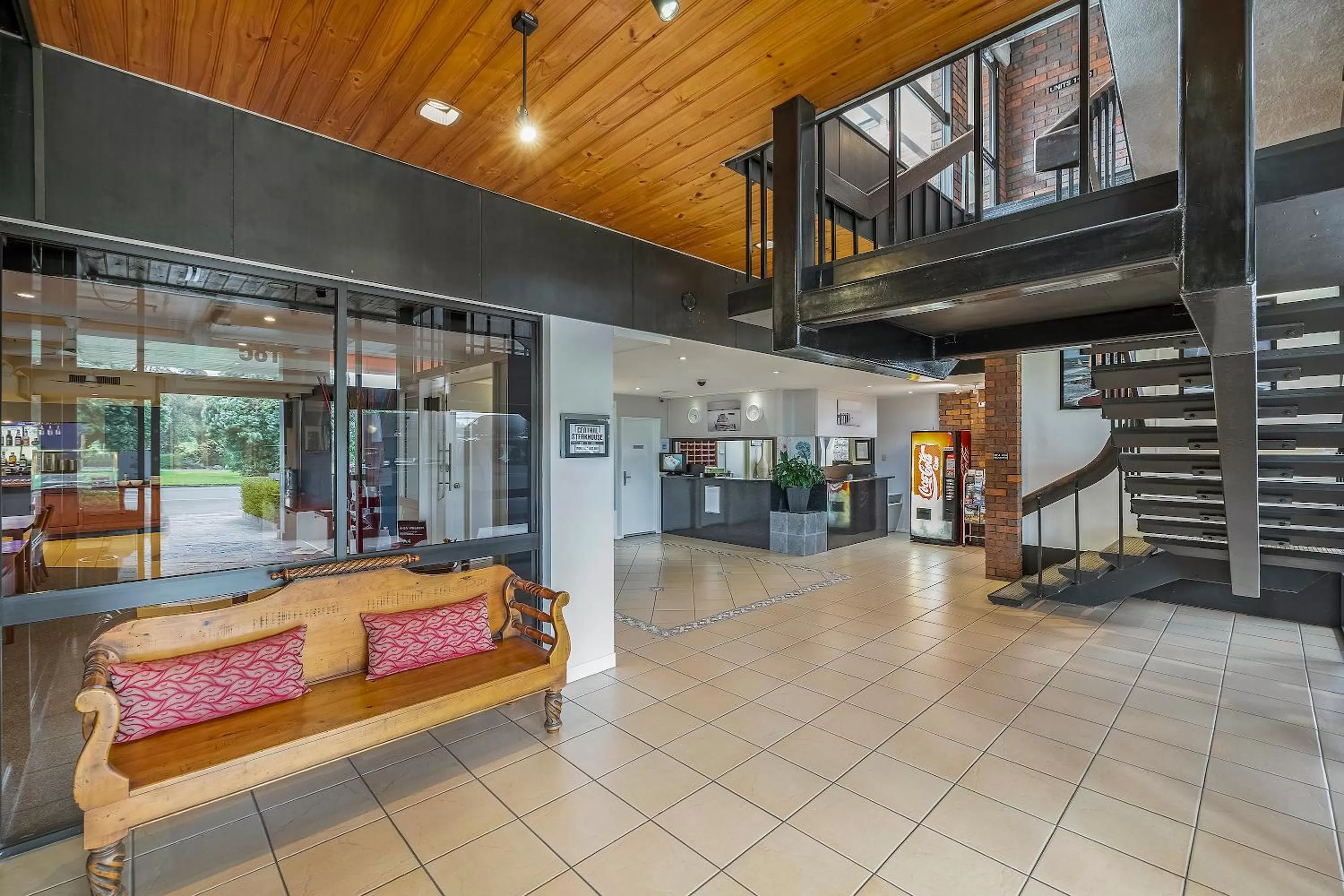 Lobby or reception in Central Court Motel Warrnambool