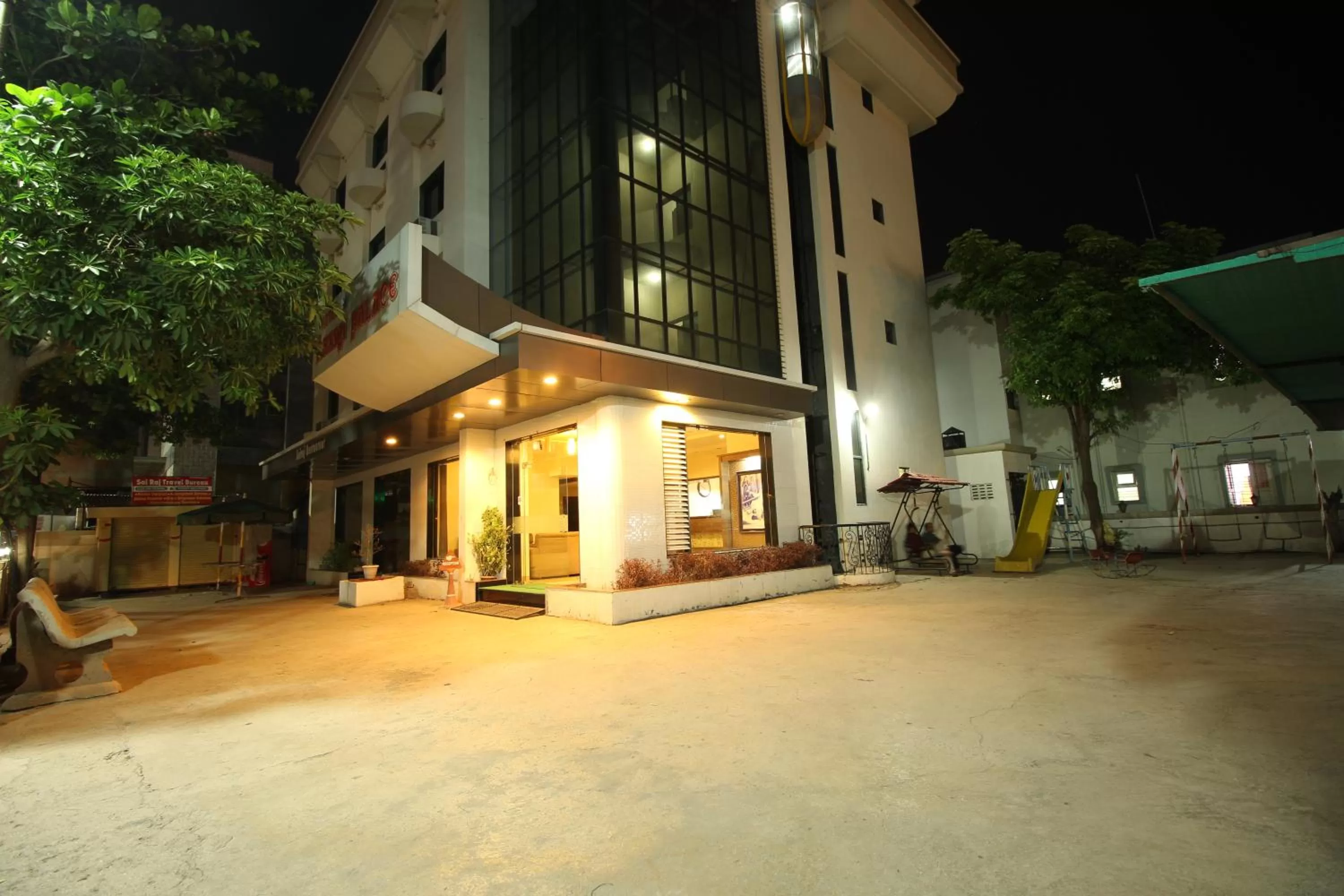 Parking in Hotel Laxmibai Palace- Only 300 miter from Sai Baba Temple!!!!