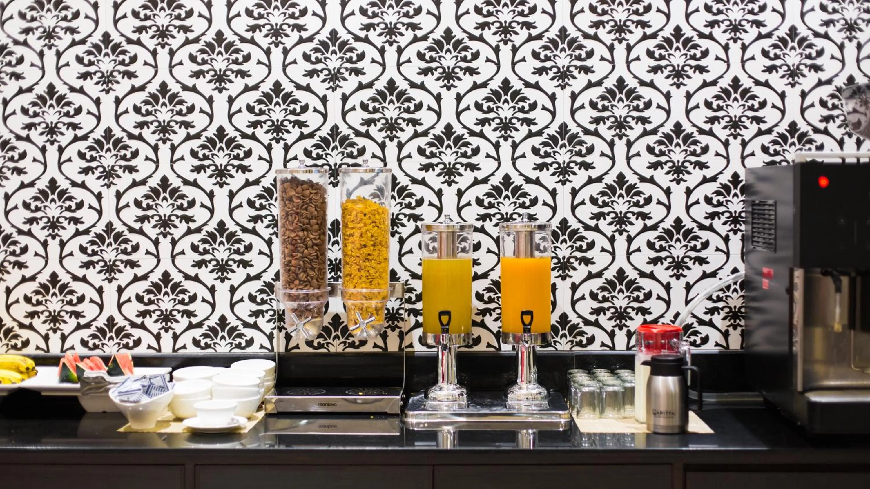 Coffee/tea facilities in Diamond Hotel