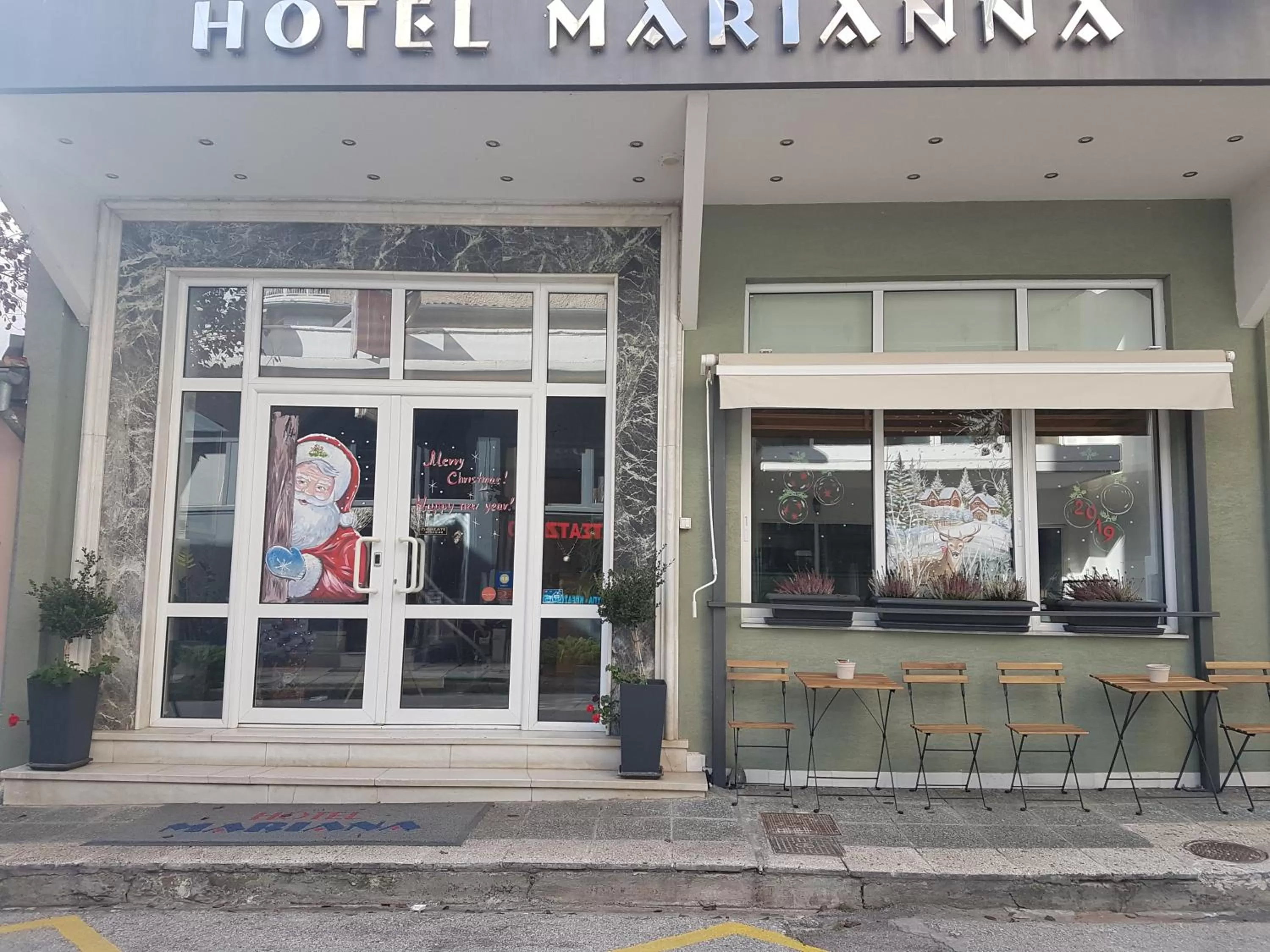 Facade/entrance in Marianna Hotel
