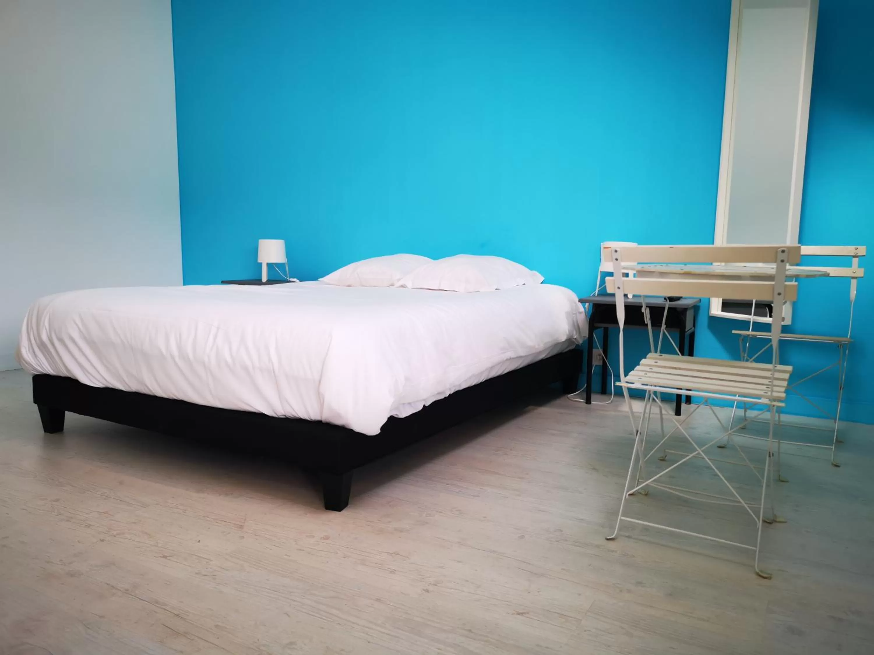 Bed in Les chambres du Bistro du Canal