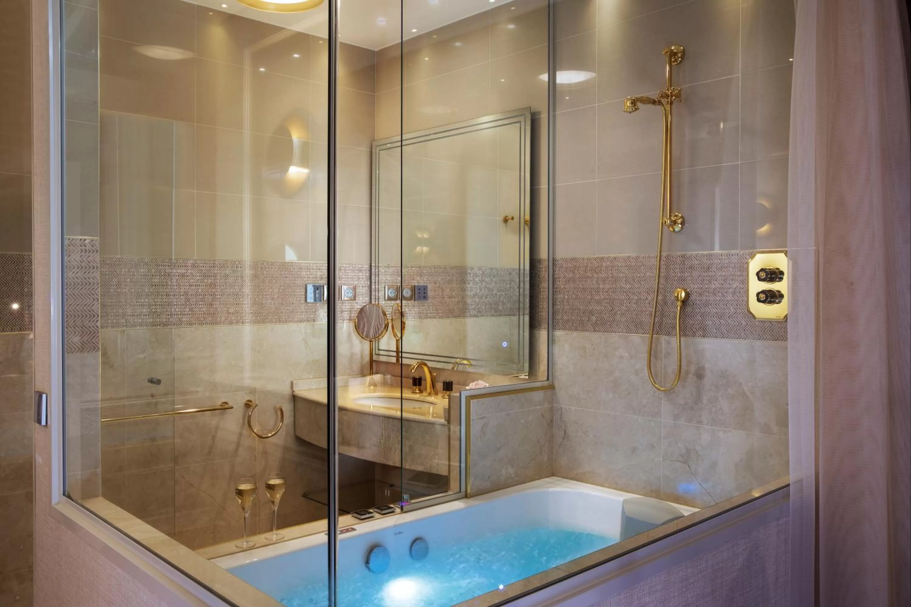 Bathroom in Paris j'Adore Hotel & Spa