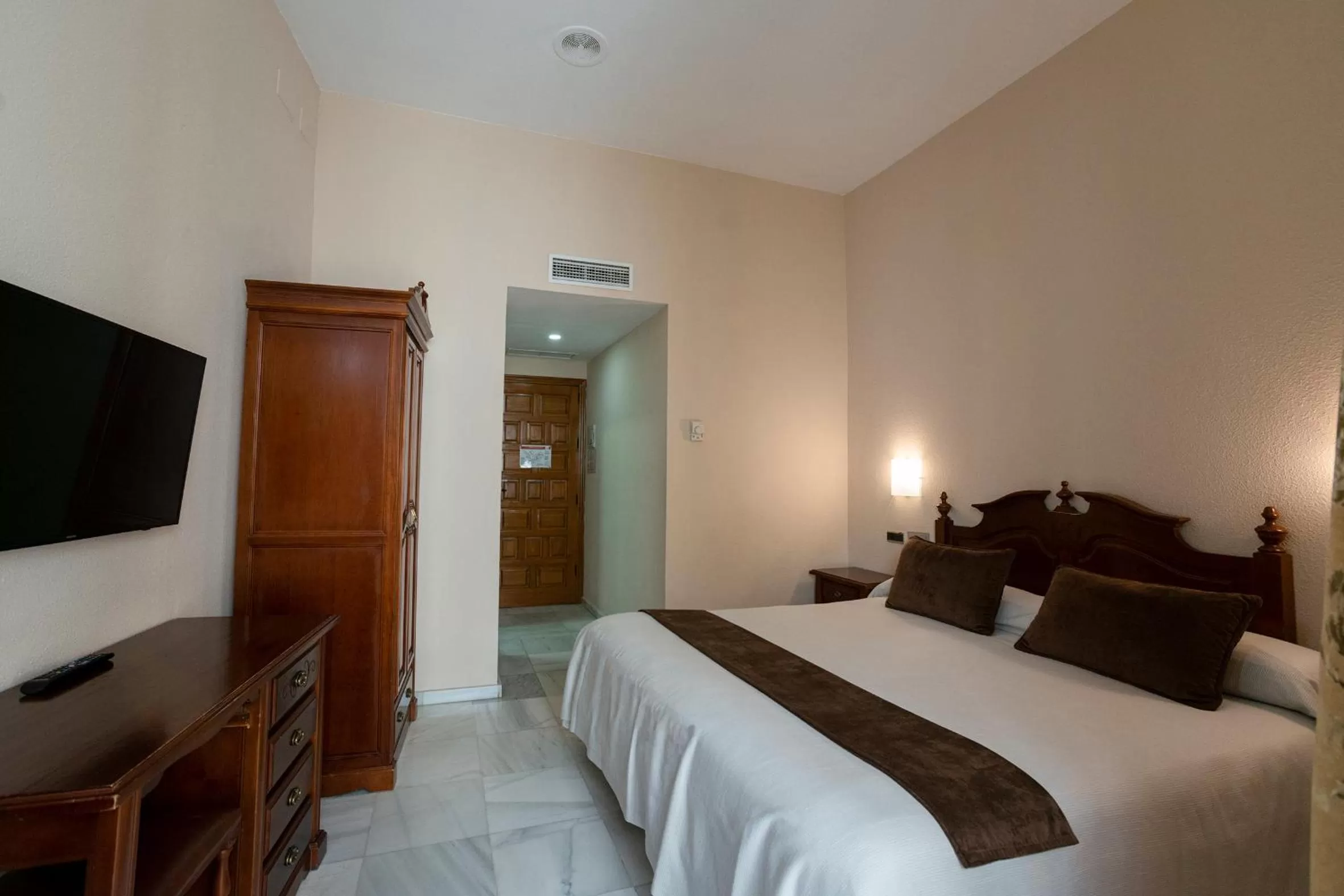 Photo of the whole room, Bed in Hotel Casa Museo de la Mezquita