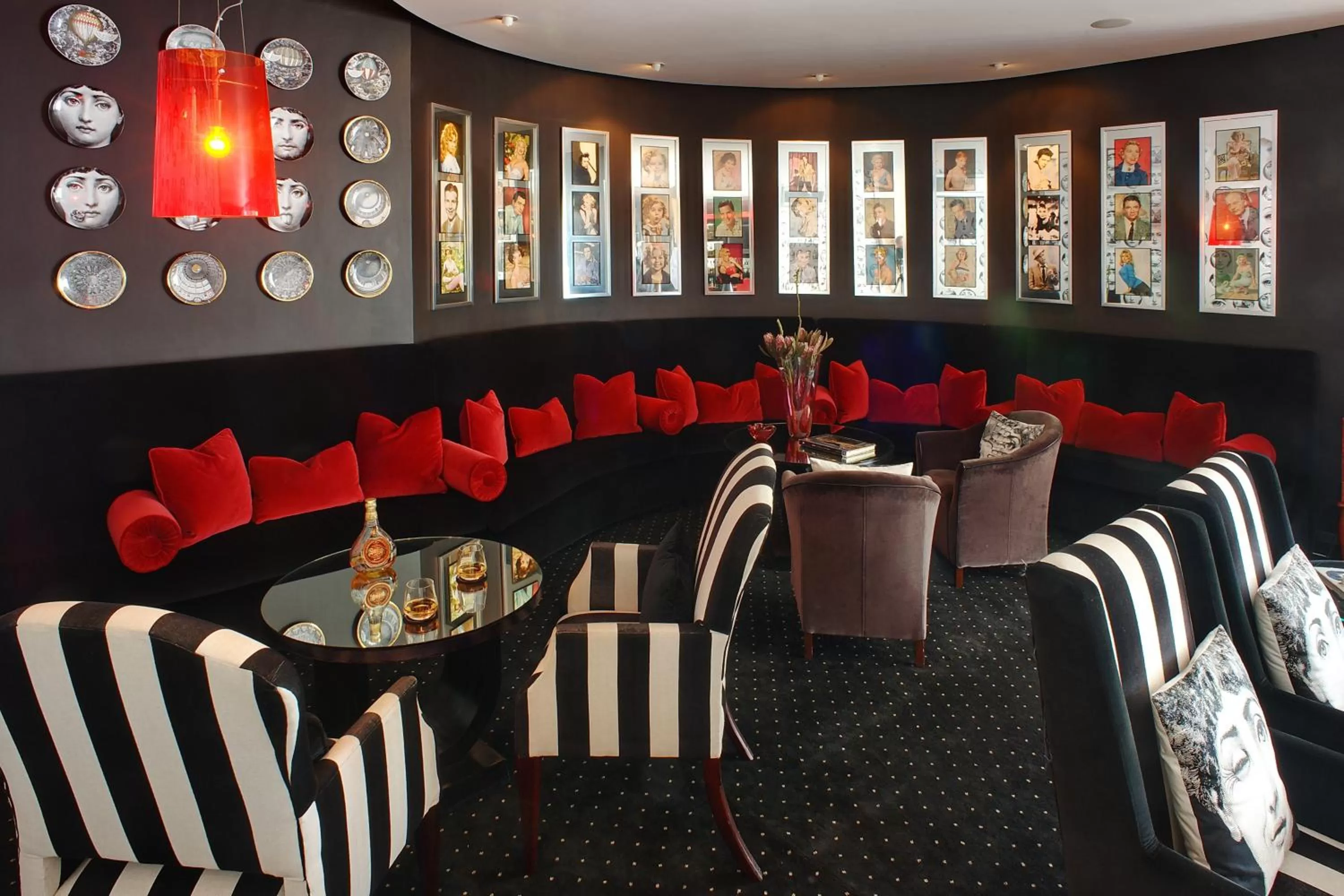 Restaurant/places to eat in No5 Boutique Art Hotel by Mantis