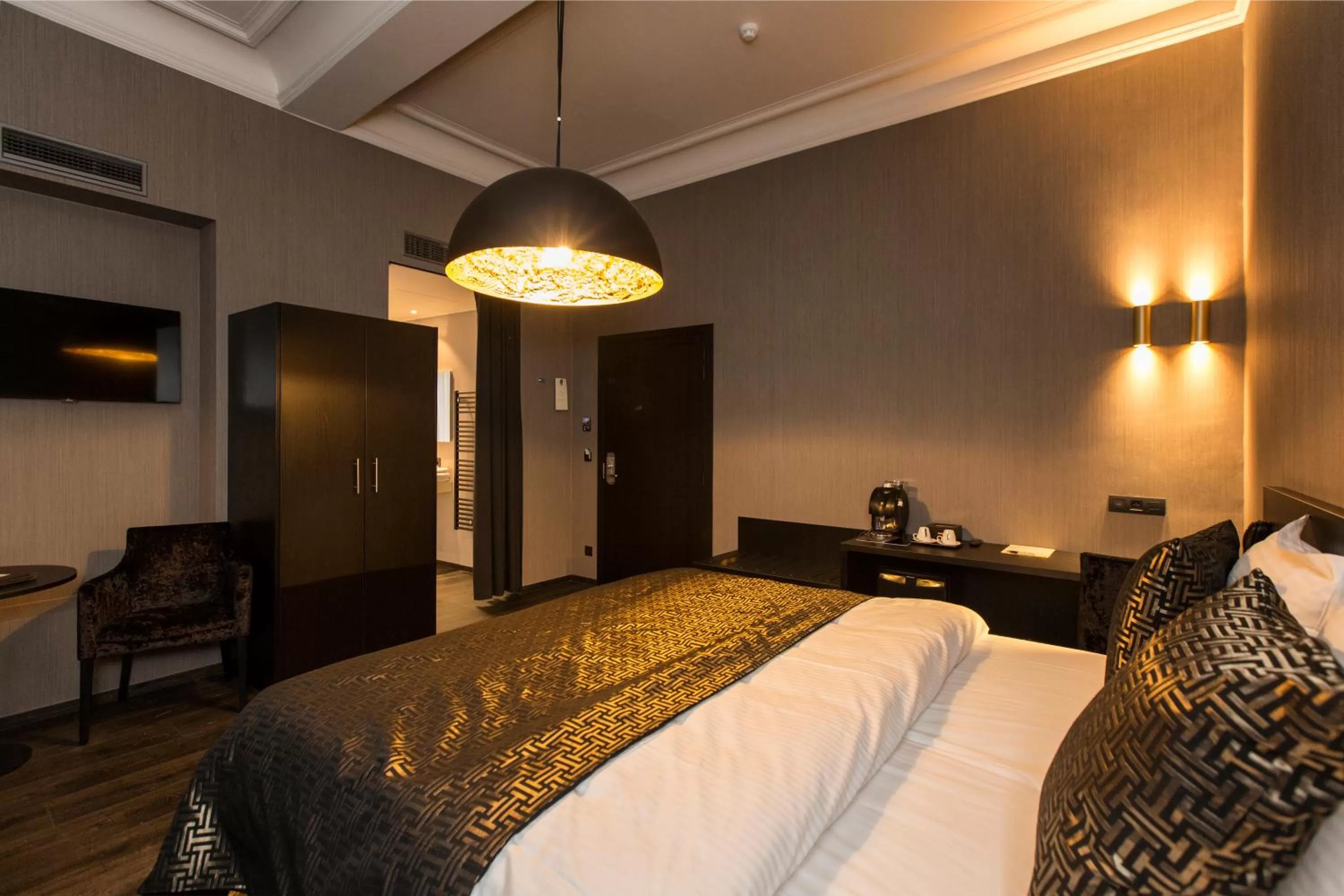 Photo of the whole room, Bed in Hotel Harmony