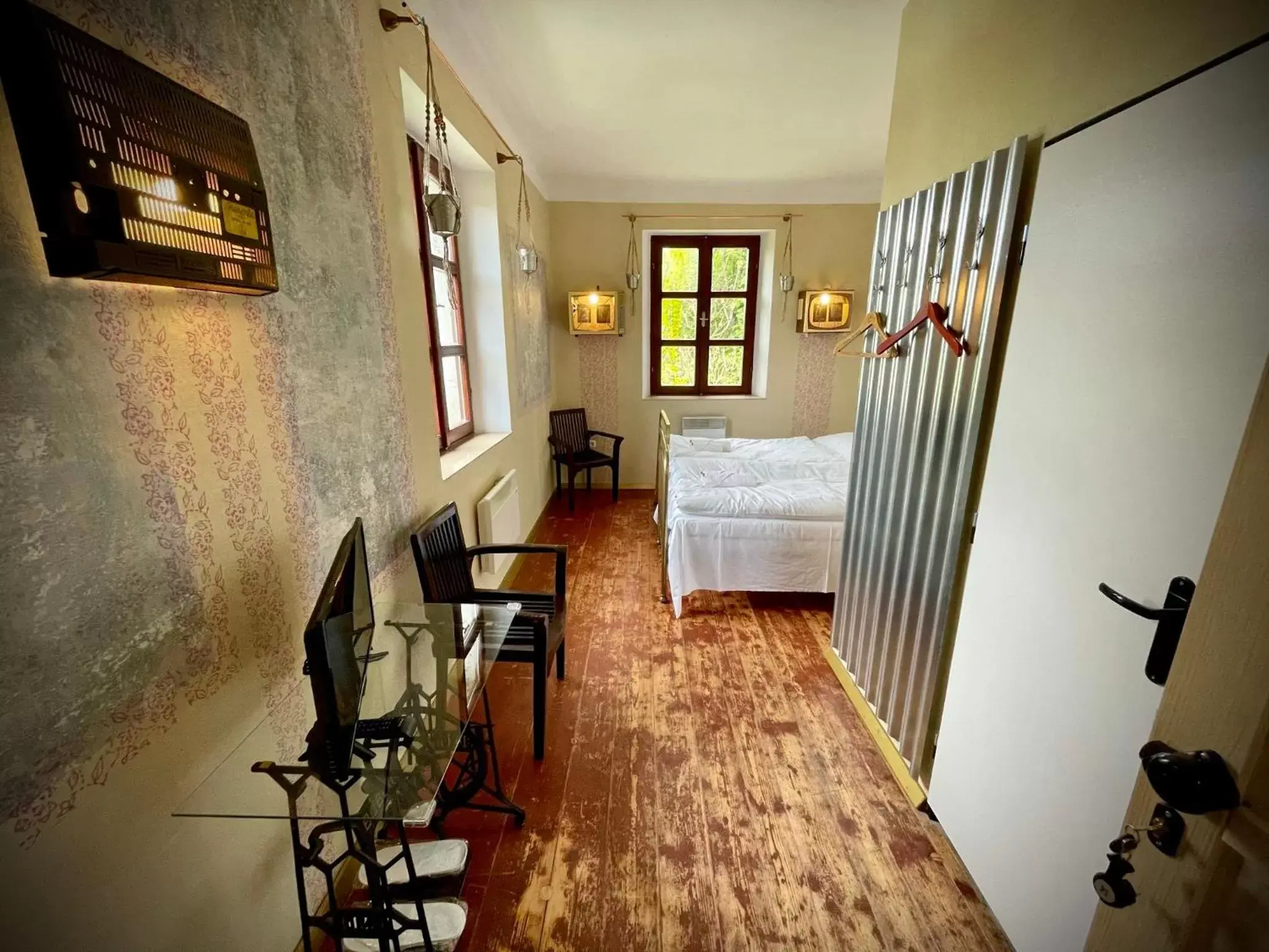 Twin Room with Bathroom - single occupancy in HARABURDI® Recyclart Hotel Twin Room with Bathroom - single occupancy in HARABURDI® Recyclart Hotel