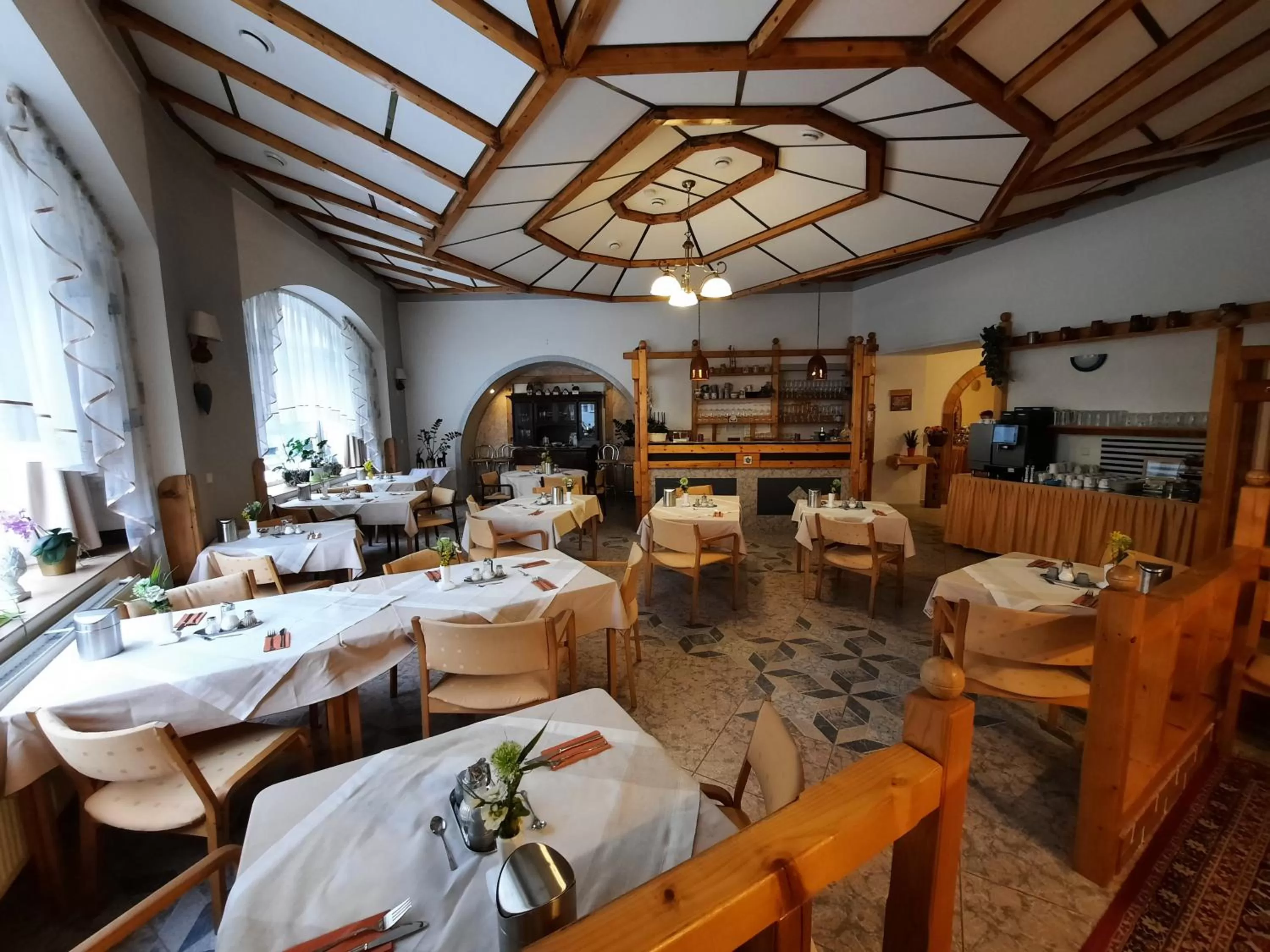 Restaurant/Places to Eat in Hotel Koruna