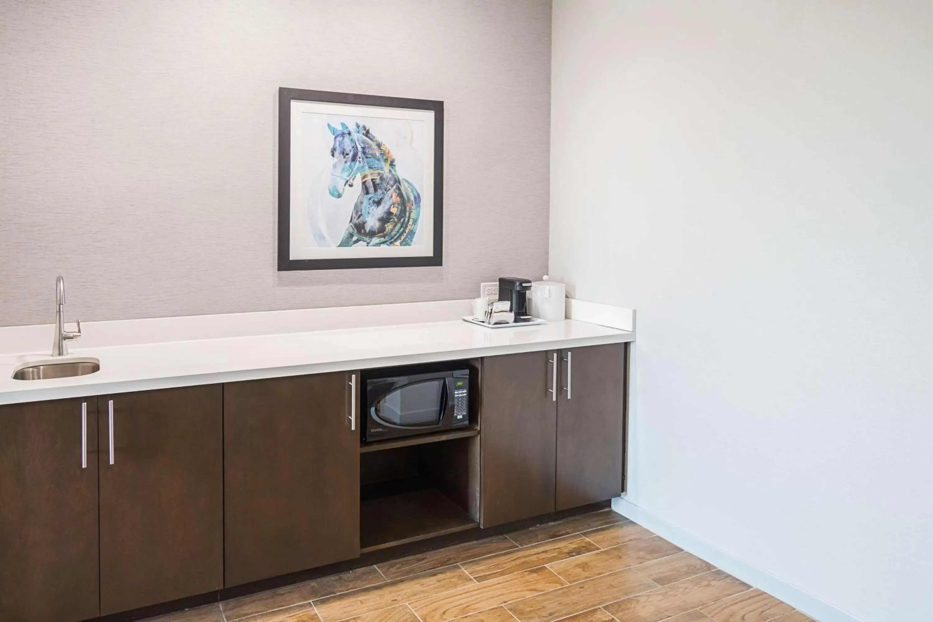 Photo of the whole room in Hampton Inn & Suites Colleyville DFW Airport West