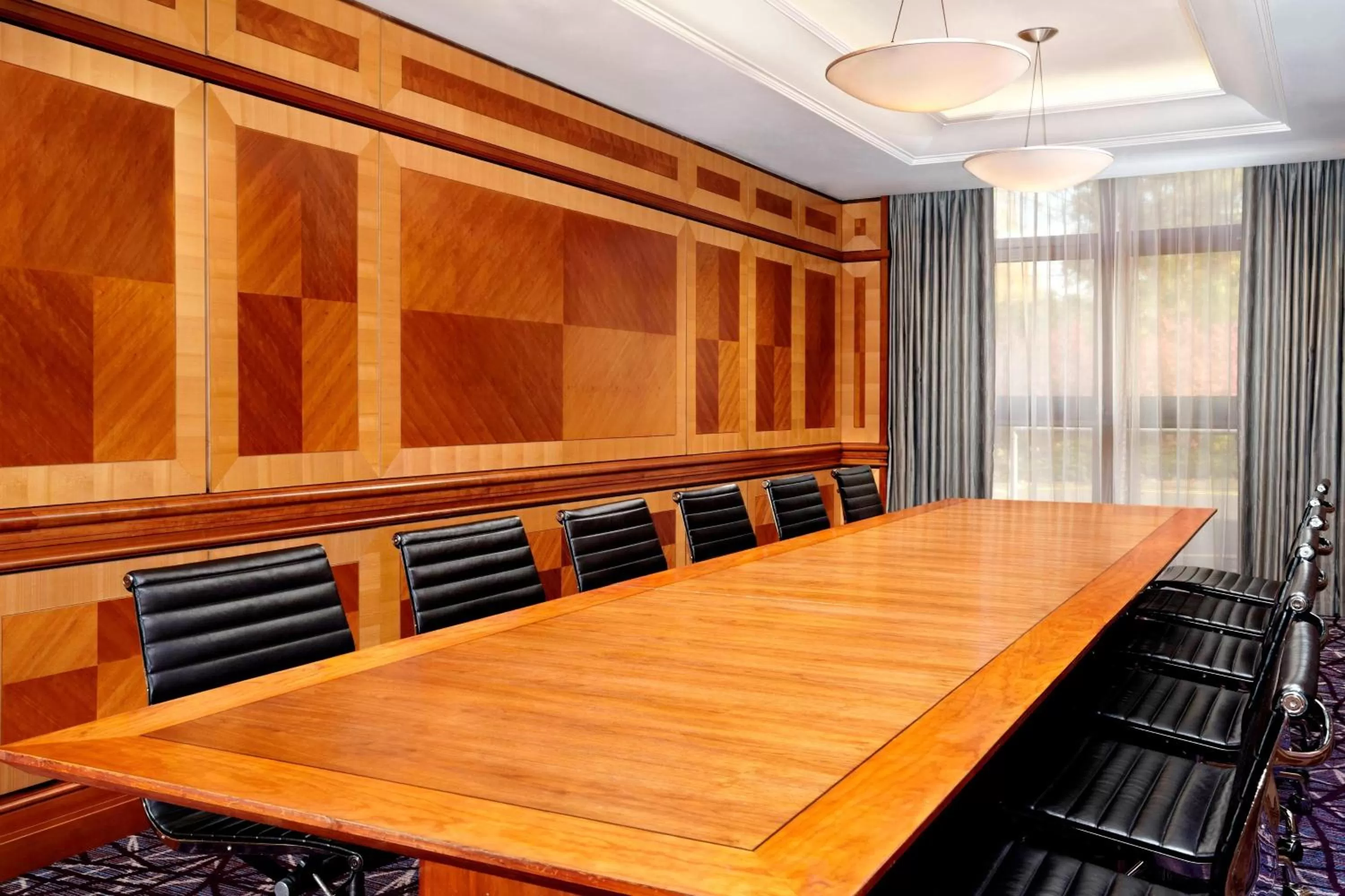 Meeting/conference room in Sheraton Skyline Hotel London Heathrow