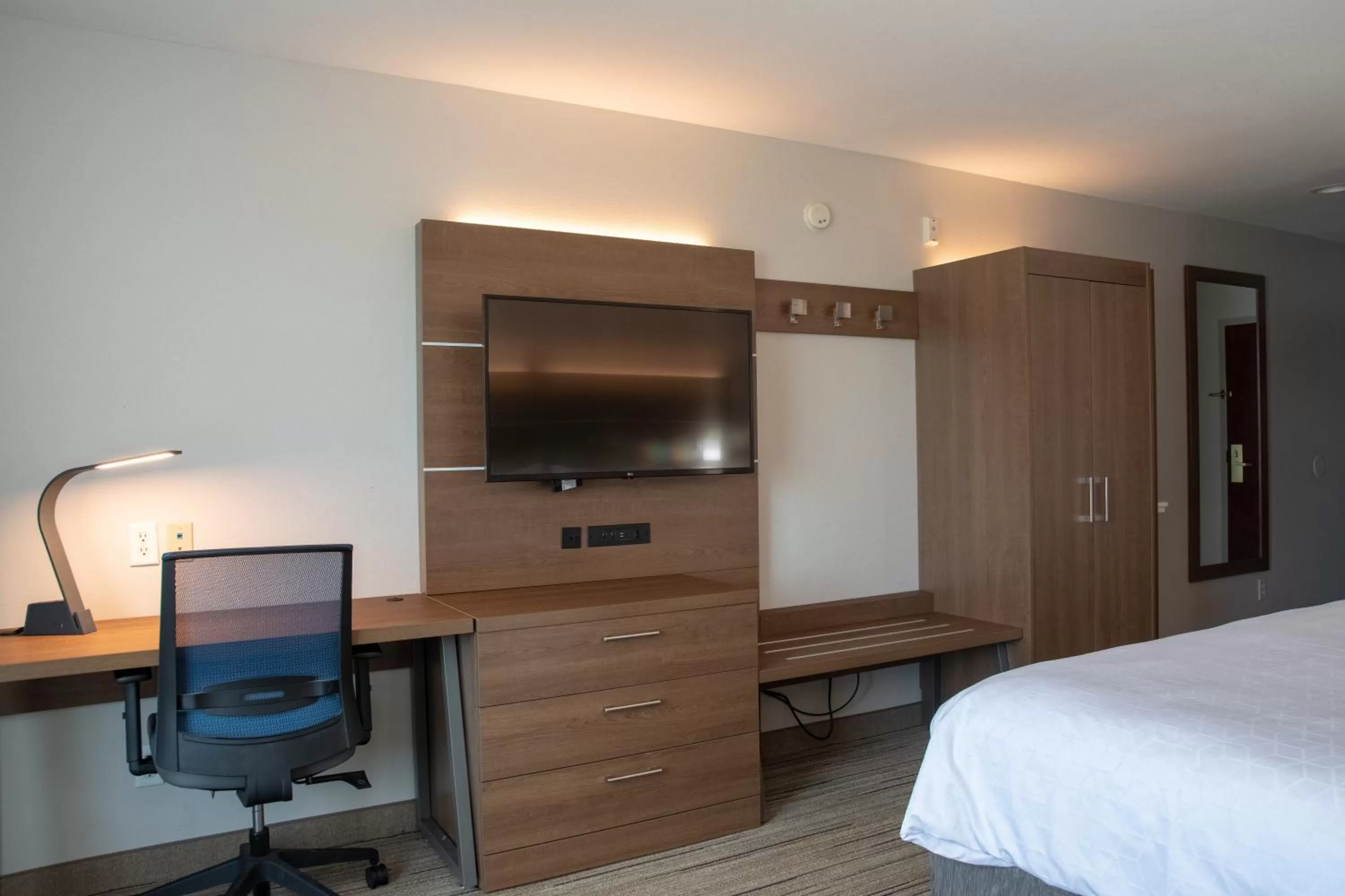 Photo of the whole room, Bed in Holiday Inn Express Hotel and Suites Natchitoches by IHG