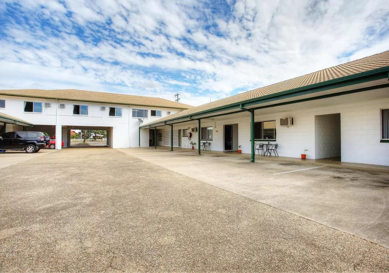Property building in Banjo Paterson Motor Inn