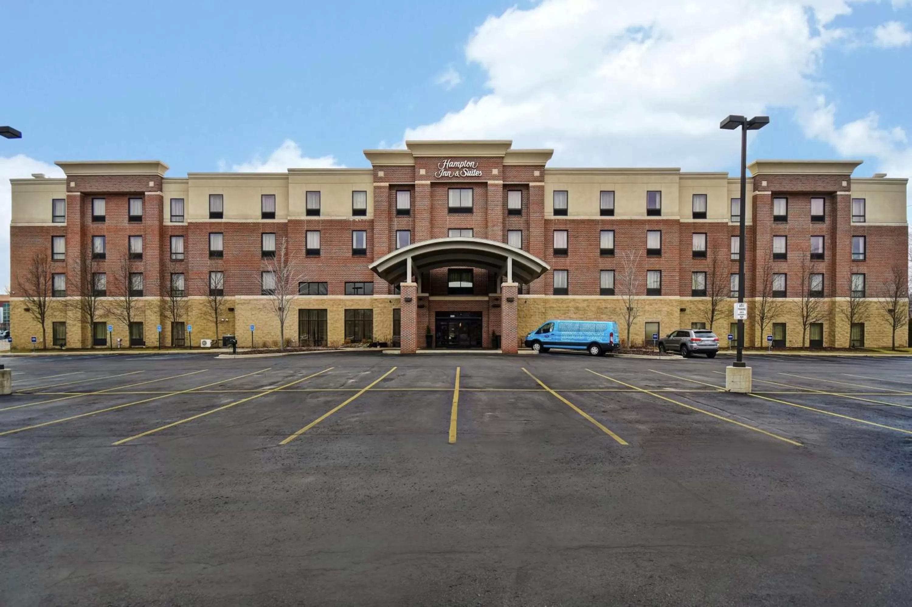Property building in Hampton Inn & Suites Detroit-Canton