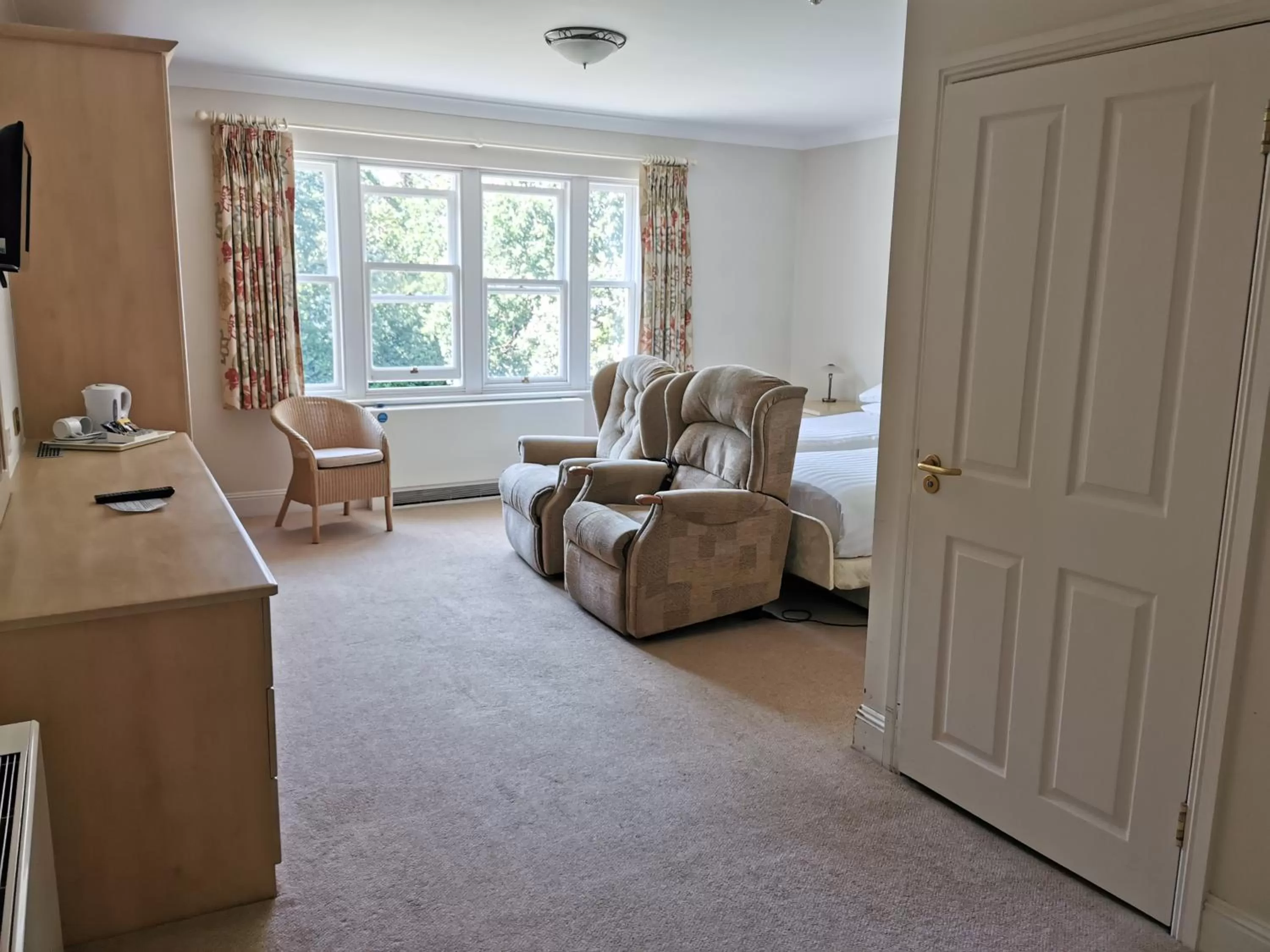 Bedroom, Bed in The Grove Hotel