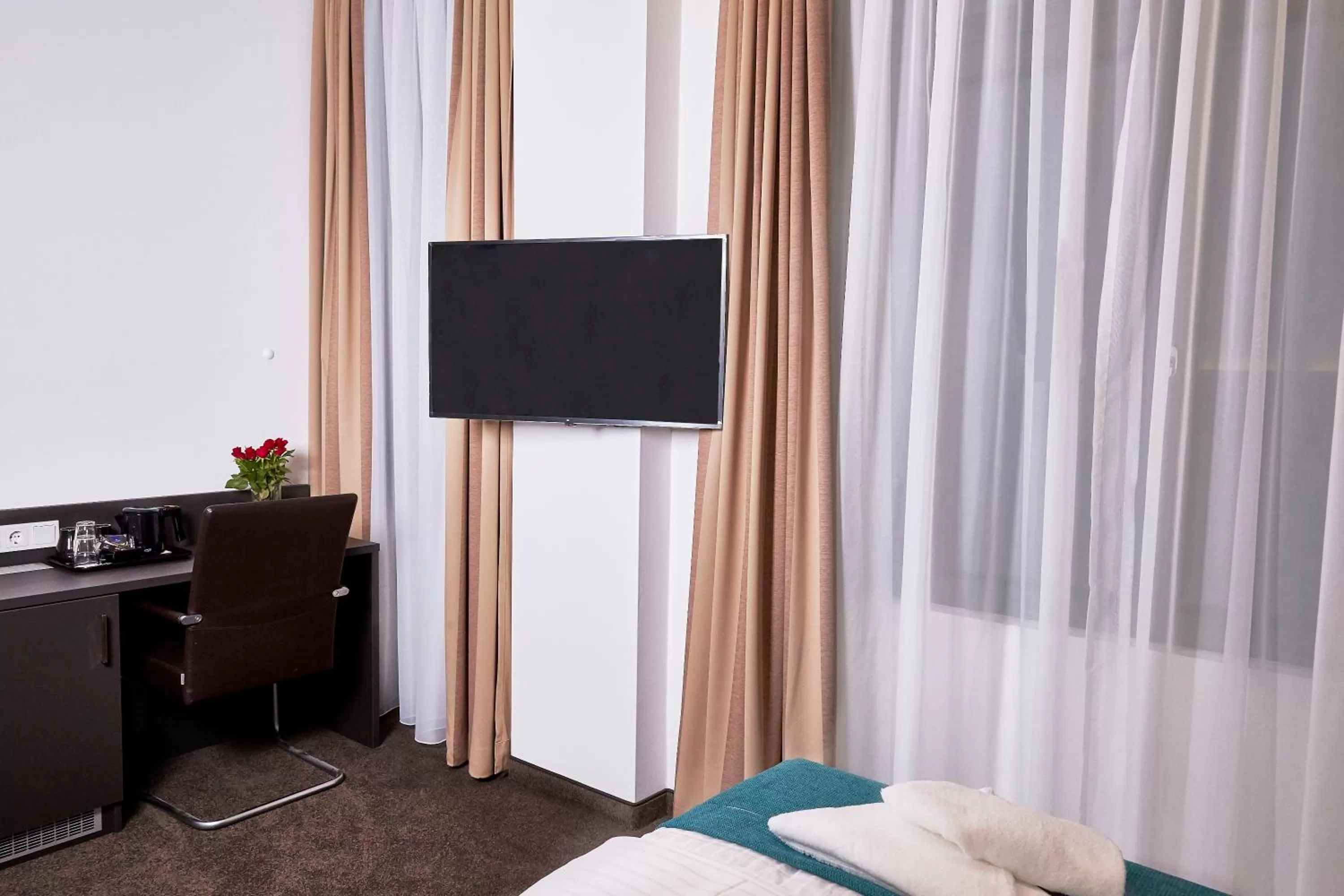 TV and multimedia, TV/Entertainment Center in The Monument Hotel - BW Signature Collection