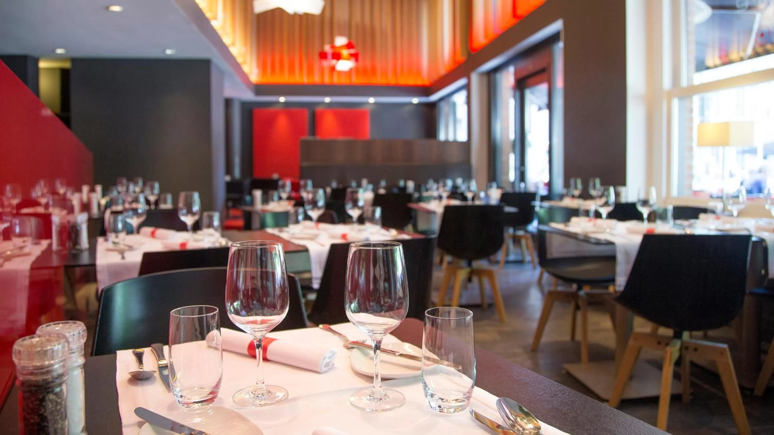 Restaurant/places to eat in Crowne Plaza Hotel Brugge by IHG