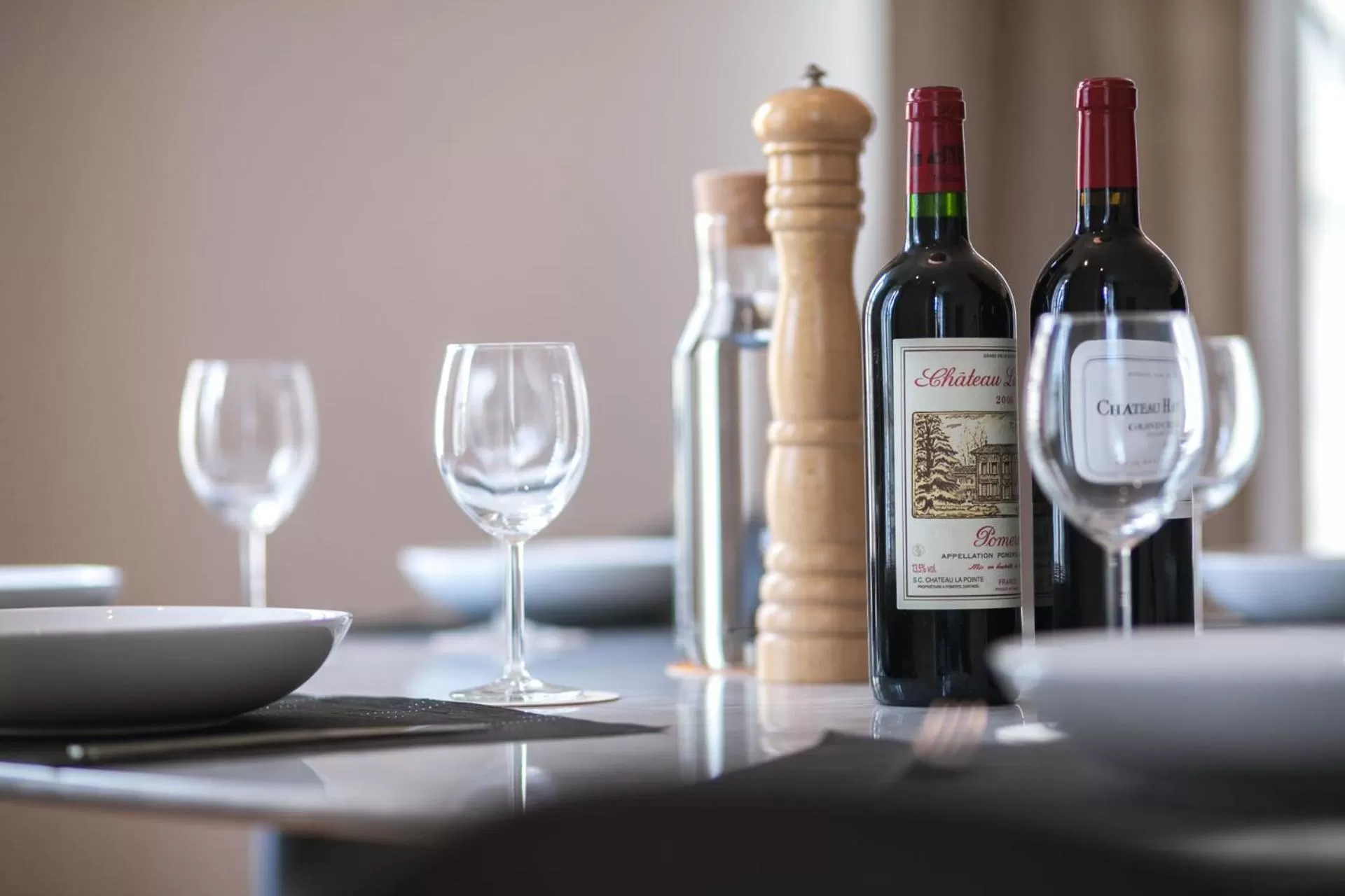 Alcoholic drinks in Appartement T4 cours de l'intendance