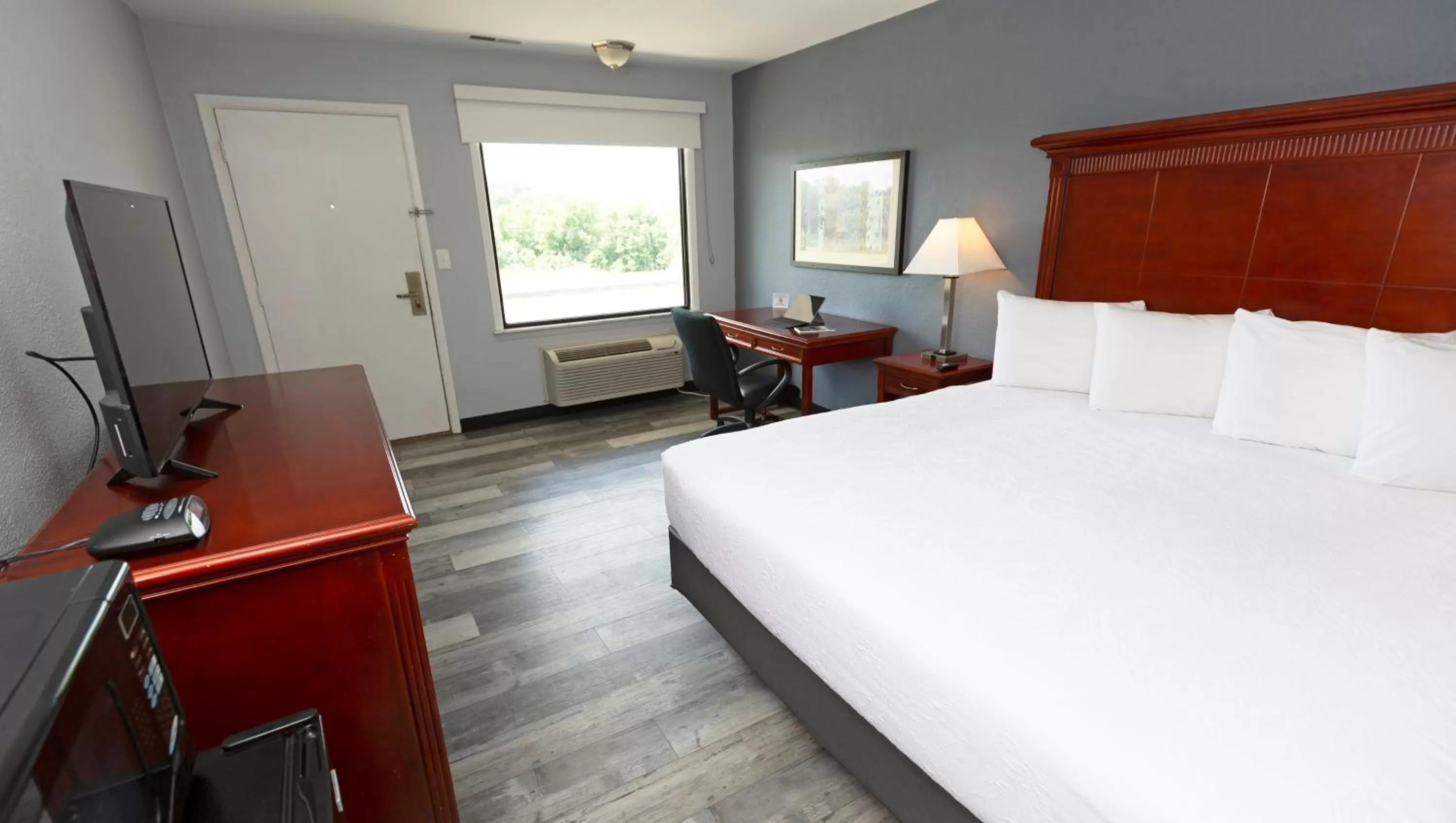 Bedroom, Bed in Sunrise Inn Williamstown