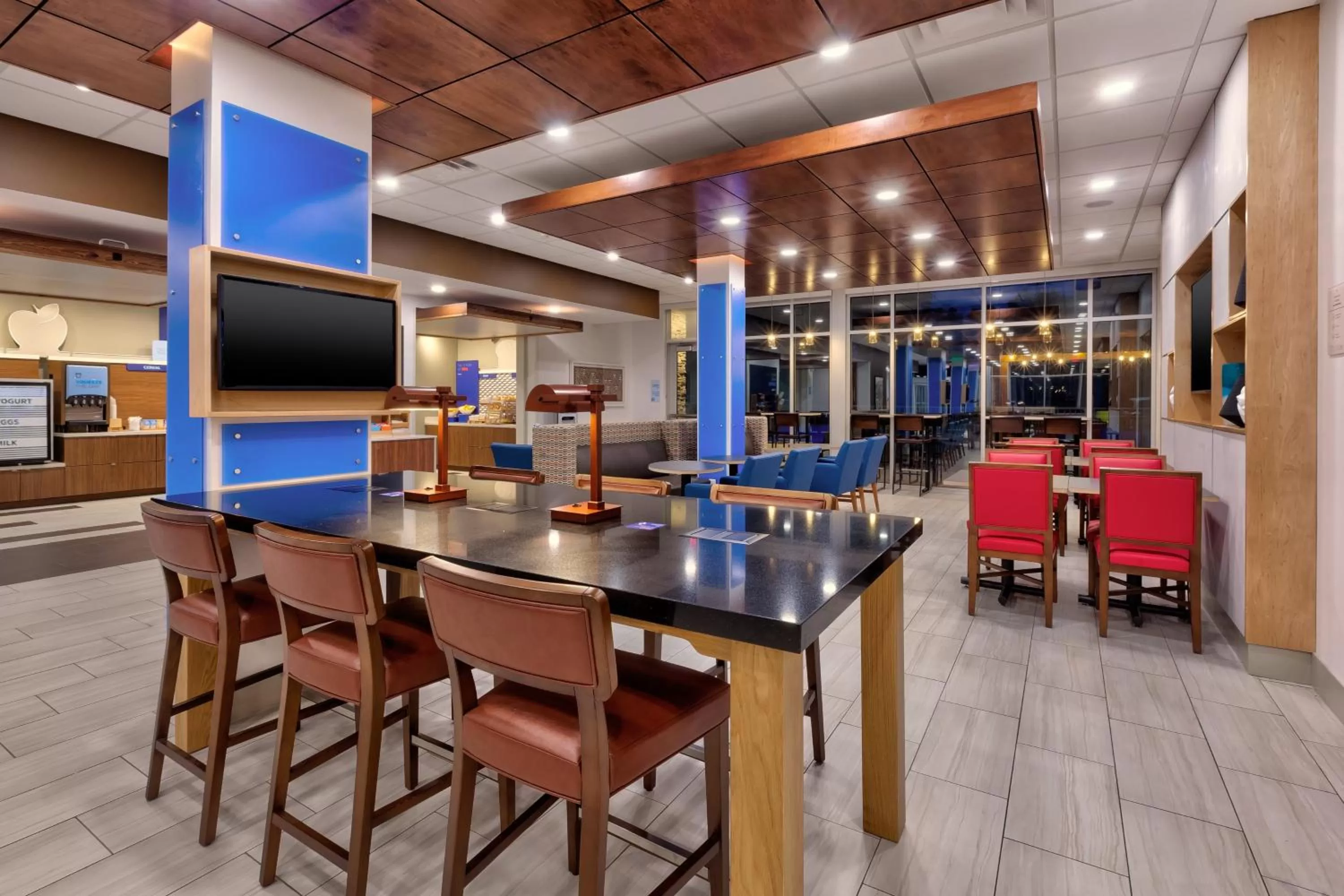 Breakfast in Holiday Inn Express & Suites - Milan - Sandusky Area by IHG